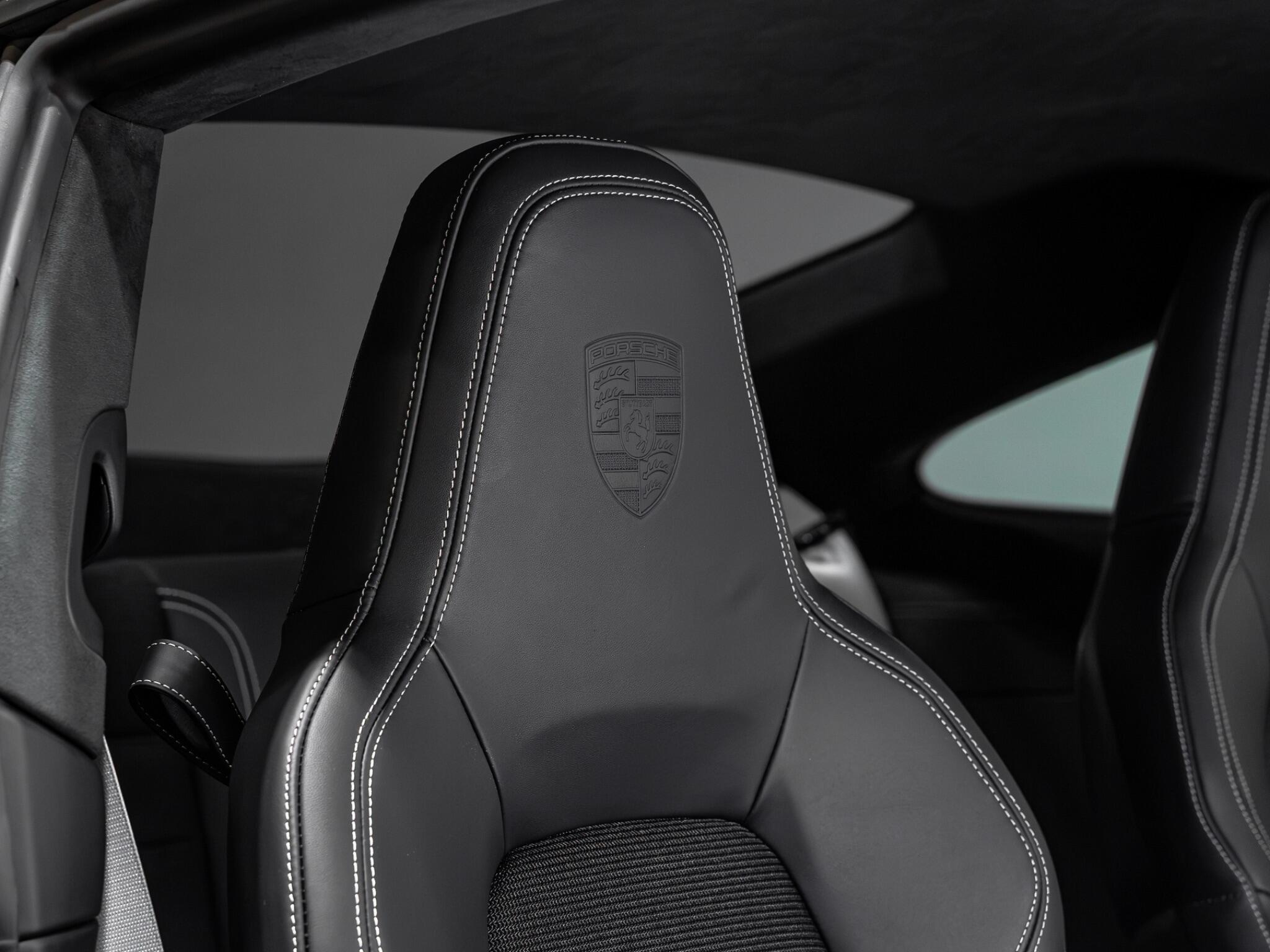 Porsche 911 view 25