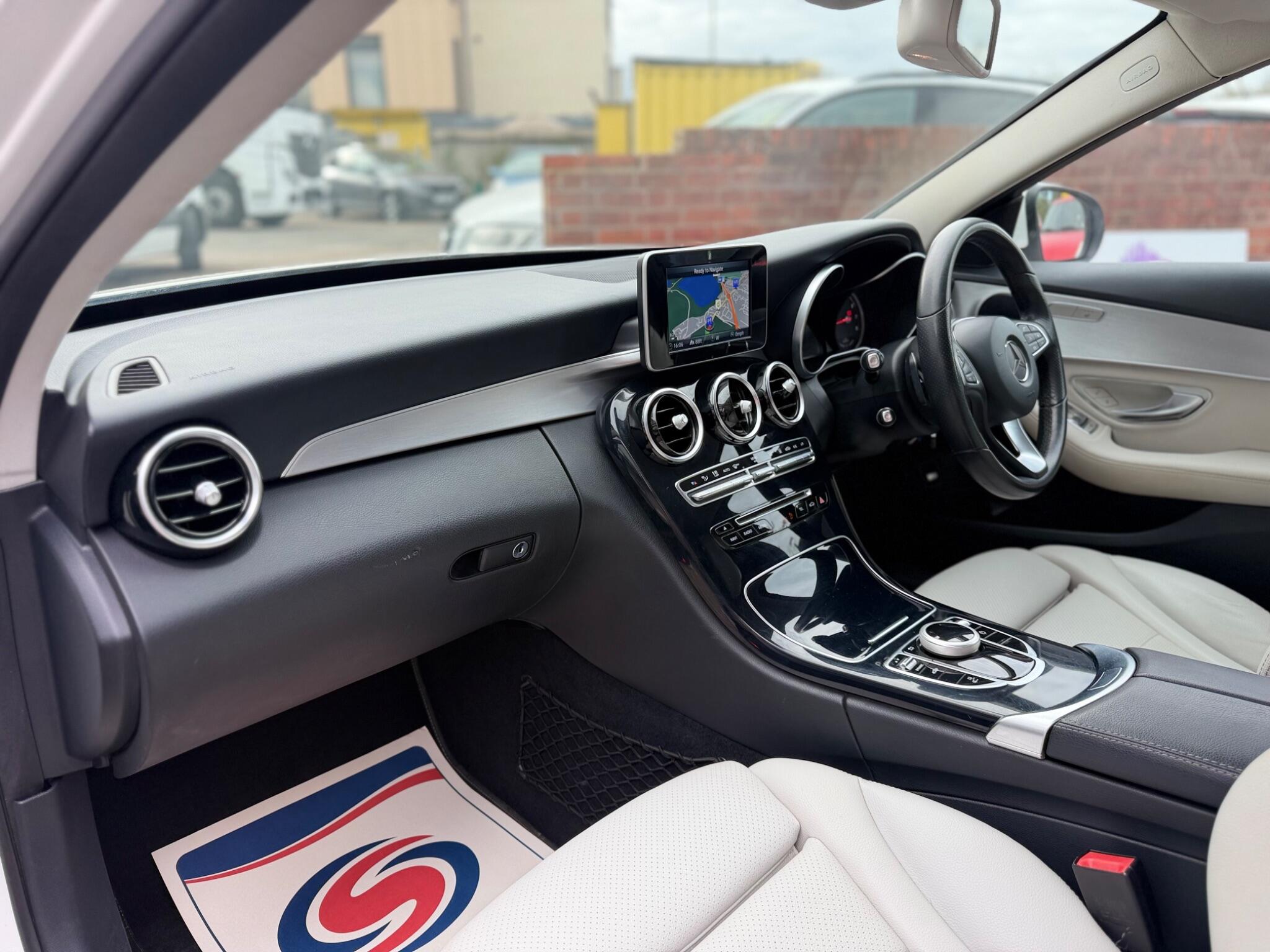 Mercedes-Benz C-Class view 18