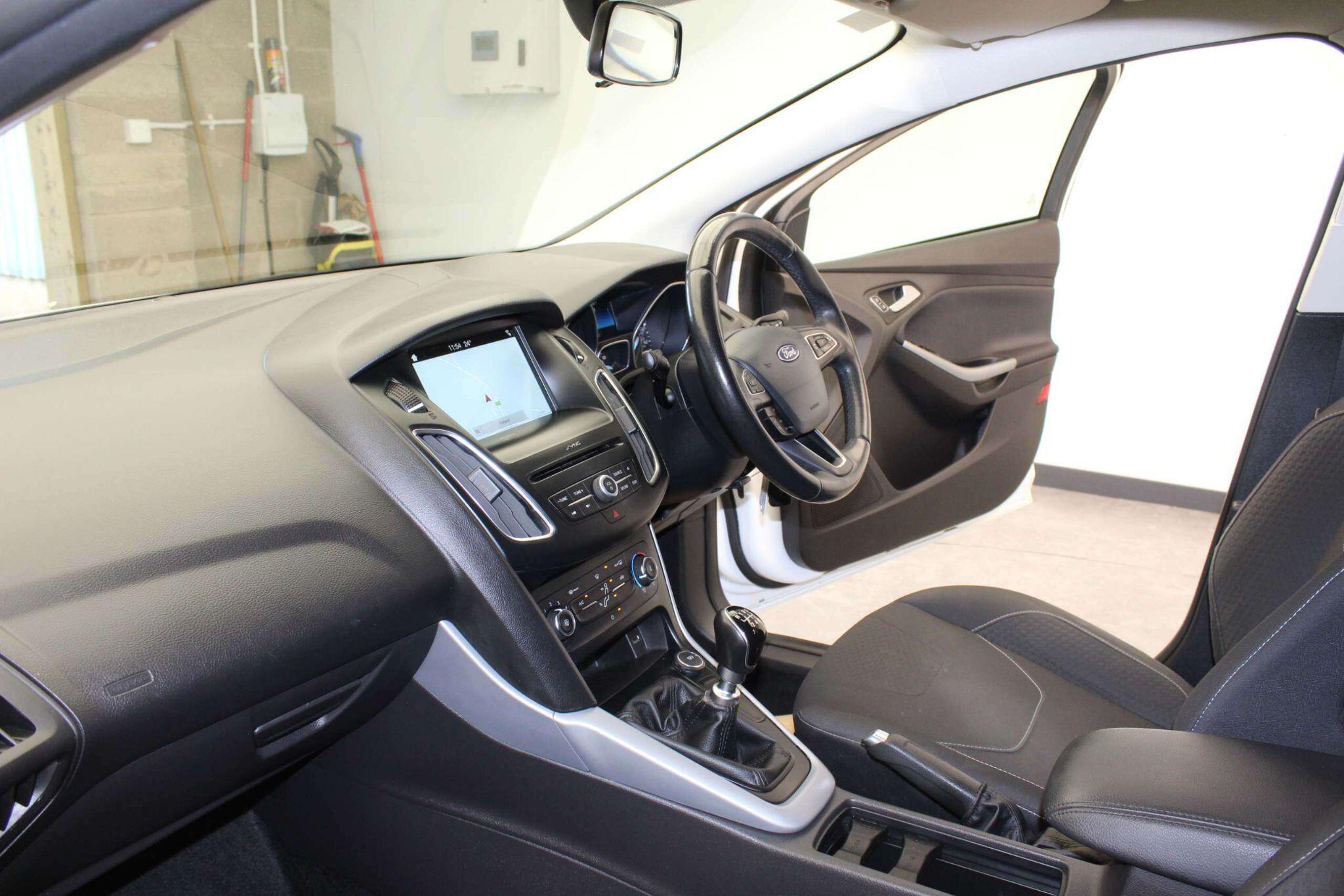 Ford Focus view 4