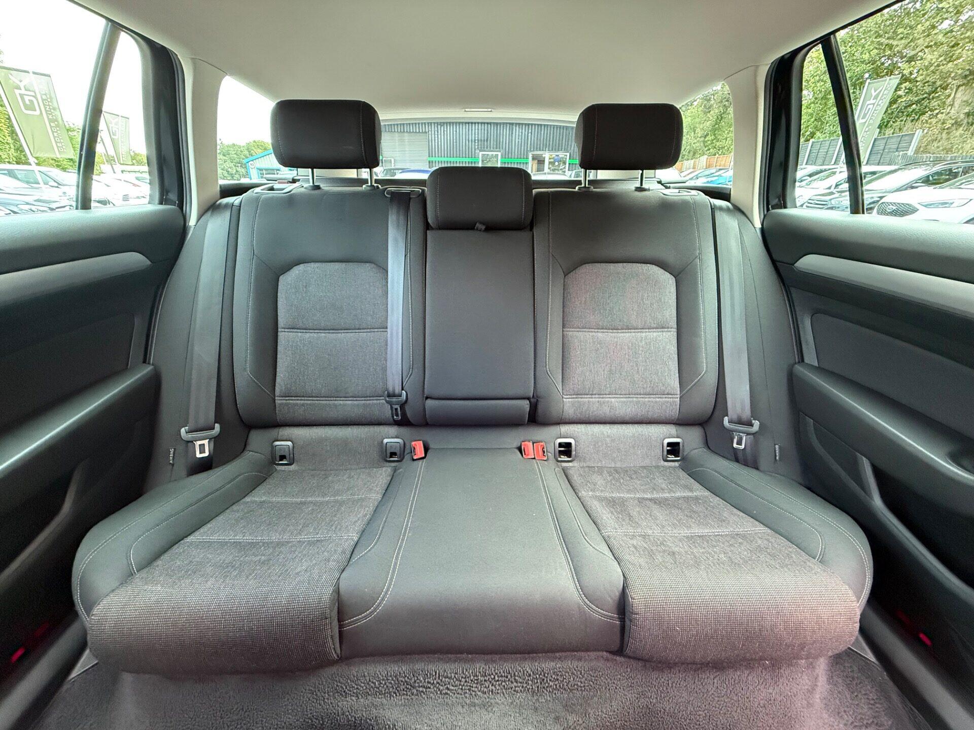 Volkswagen Passat view 16