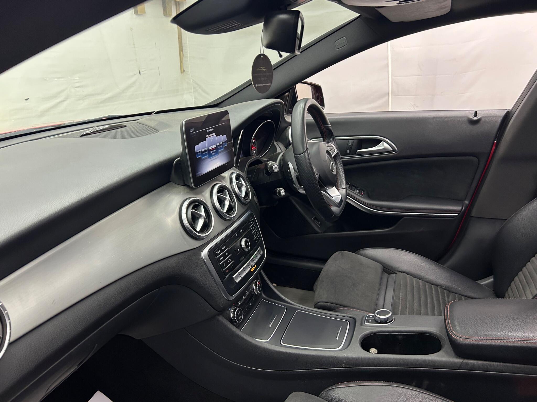 Mercedes-Benz Cla view 13
