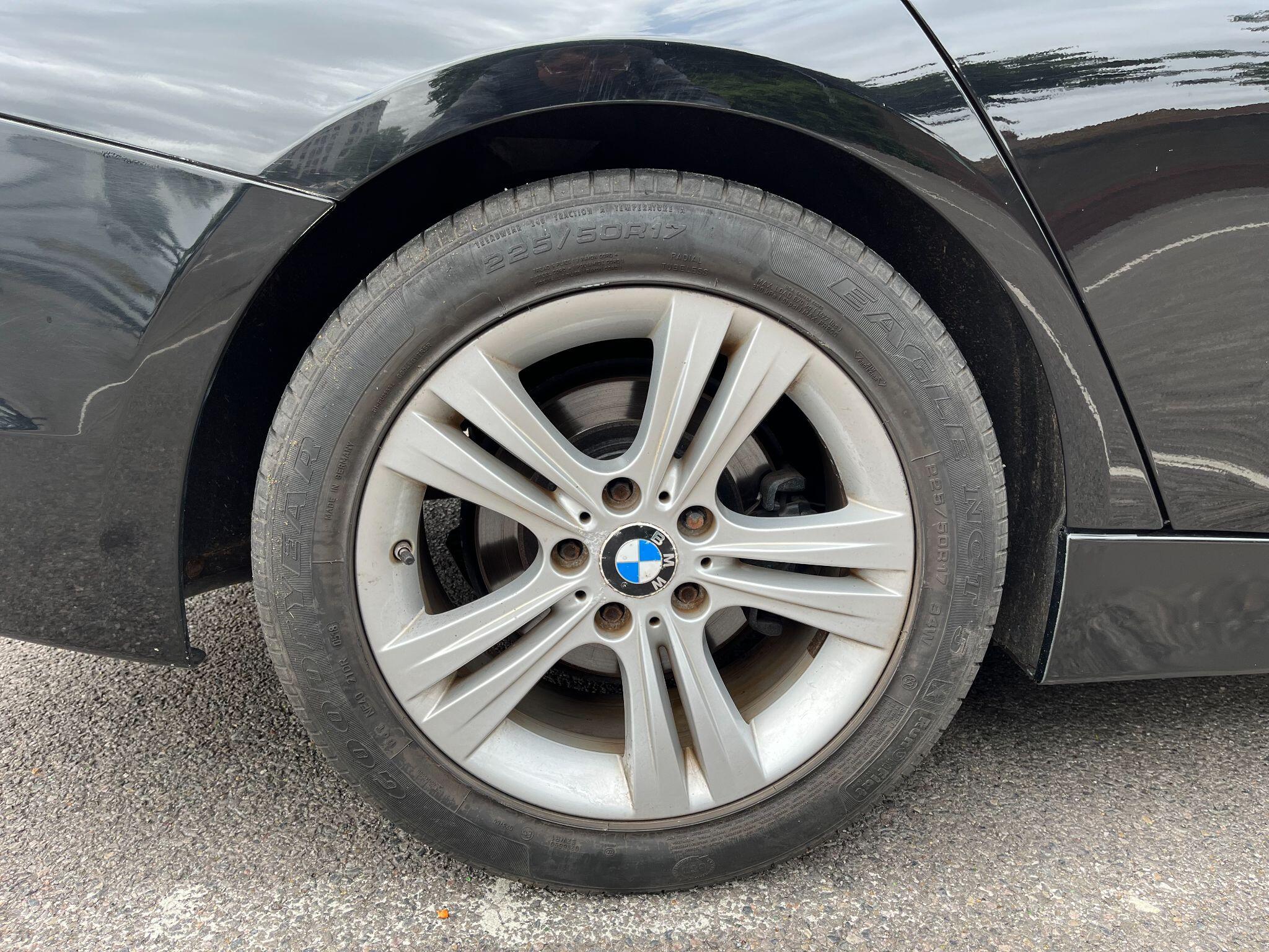 BMW 3 Series view 9