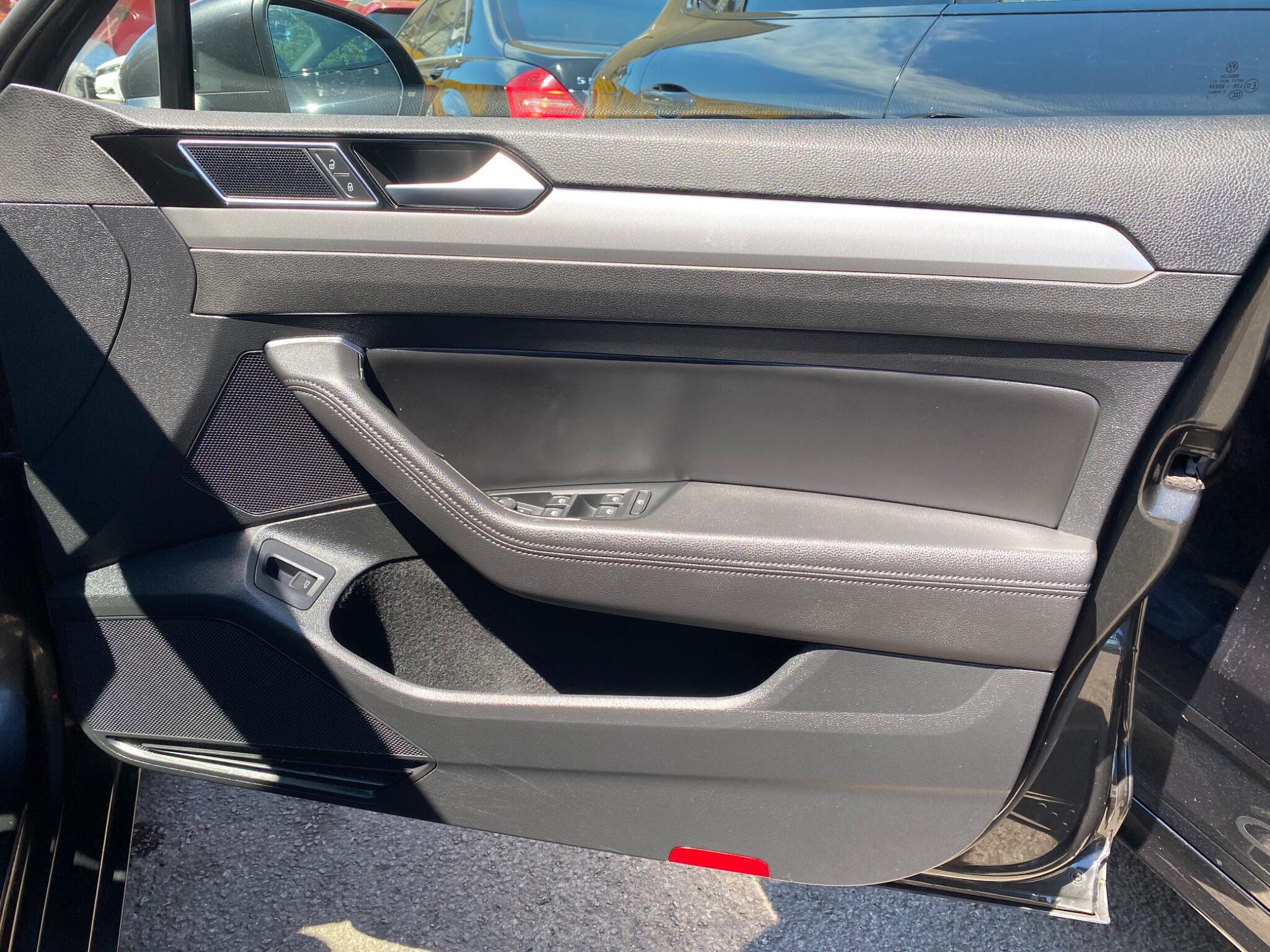 Volkswagen Passat view 16