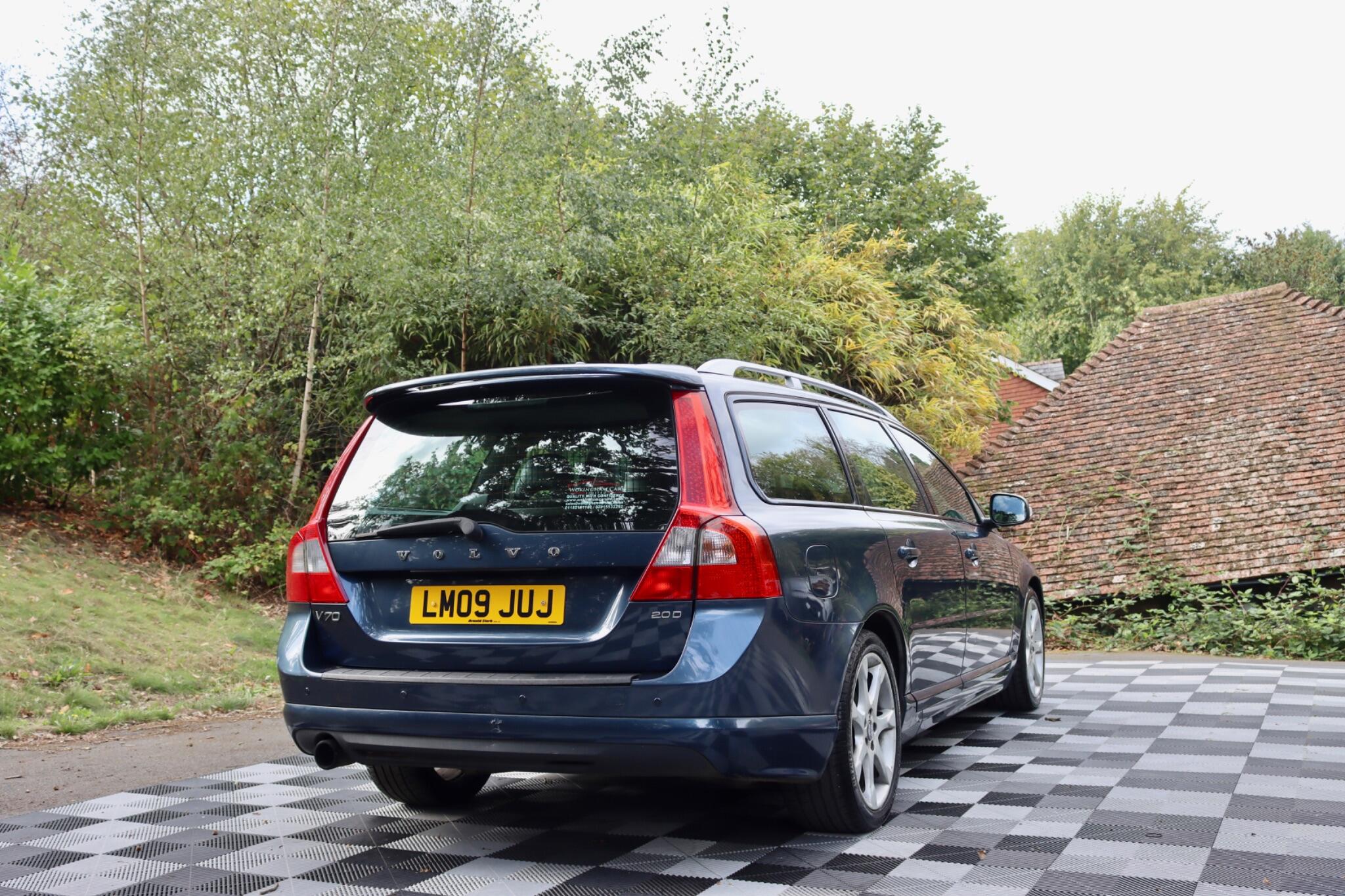 Volvo V70 view 24