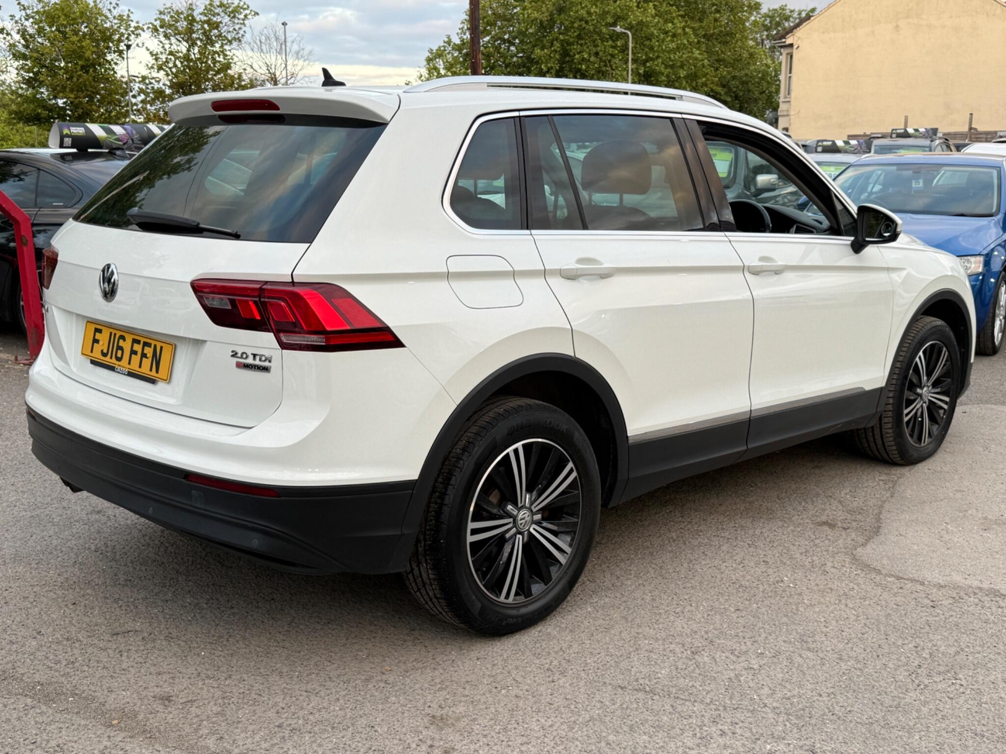 Volkswagen Tiguan - Image 18