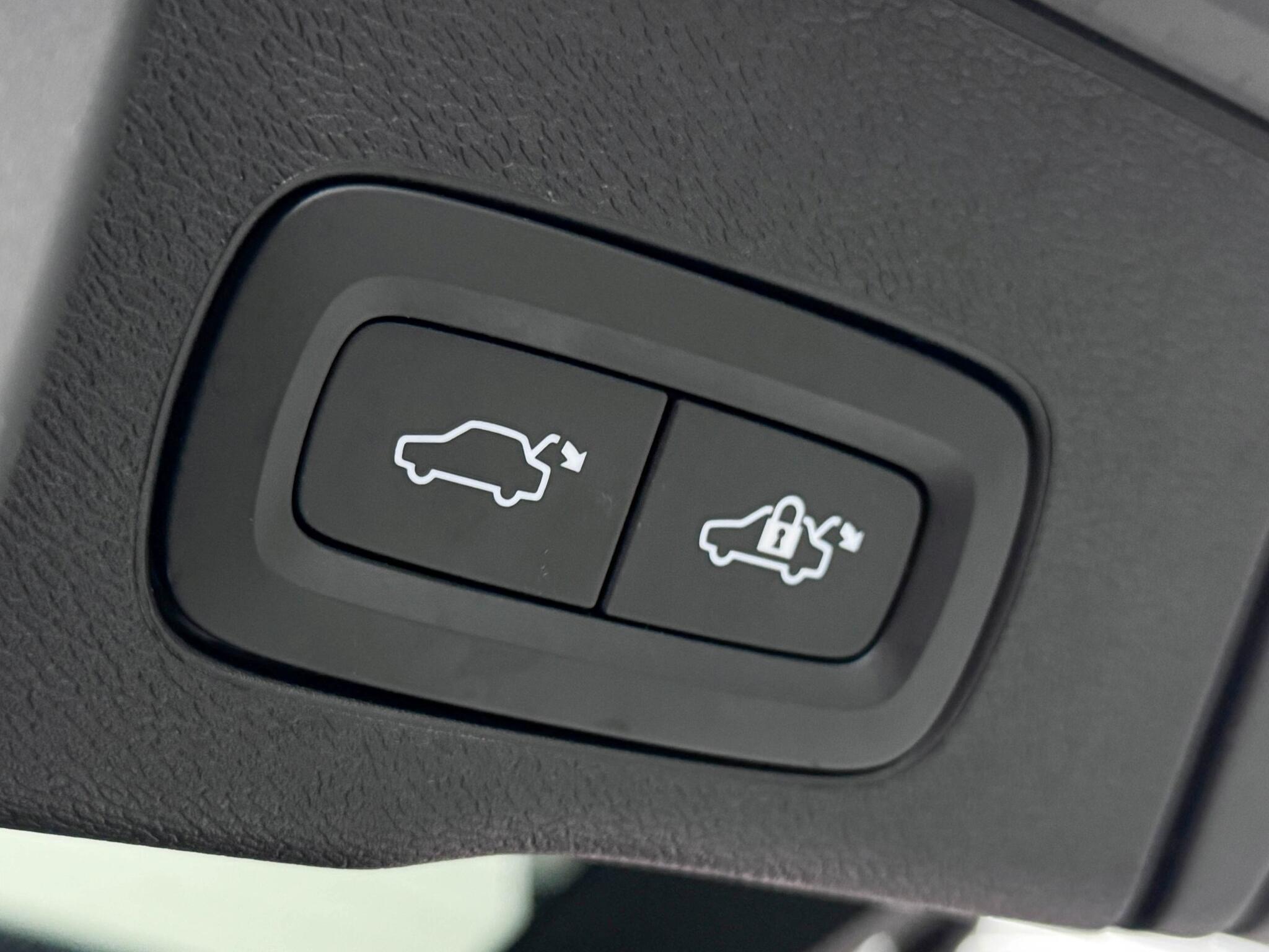 Volvo XC60 view 8