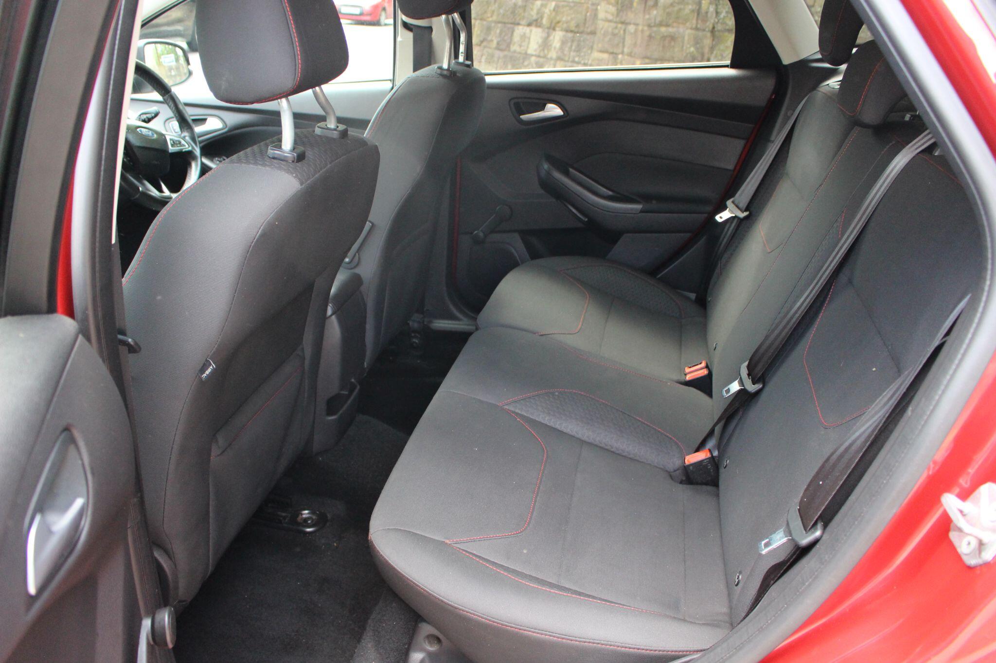 Ford Focus view 13