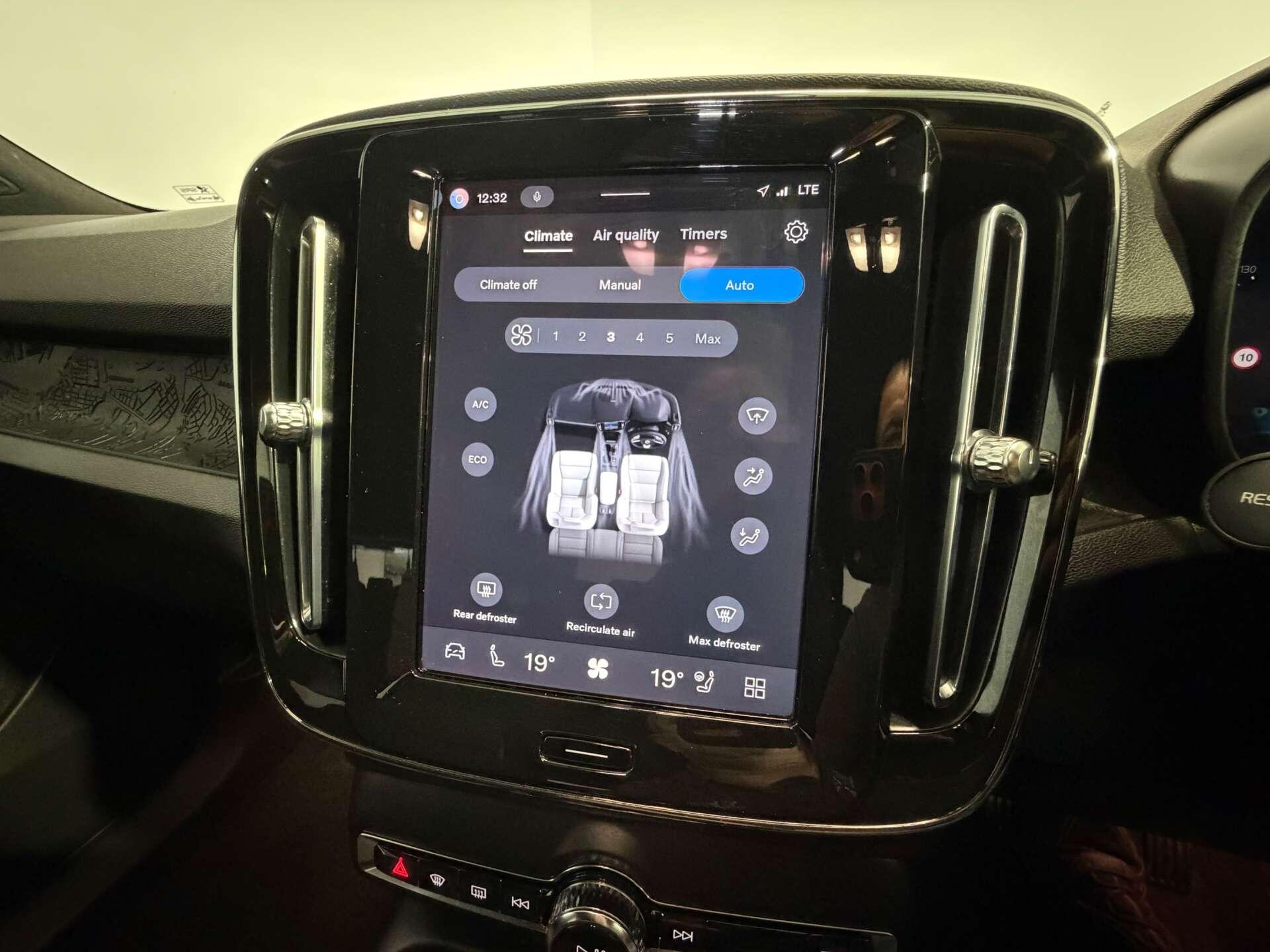 Volvo XC40 view 42