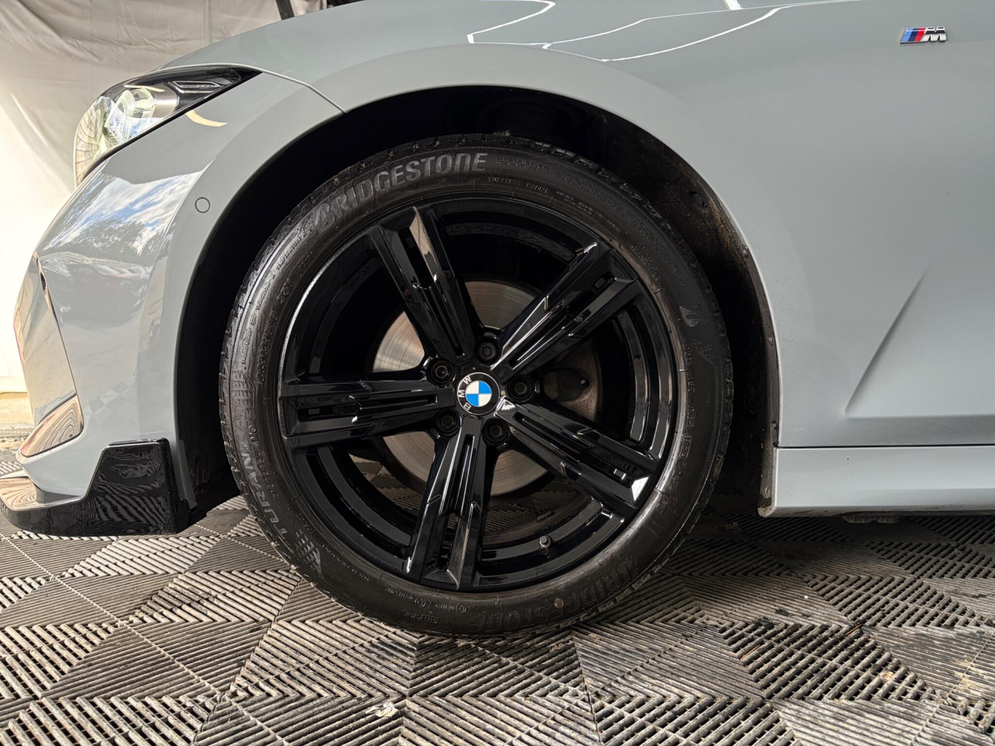 BMW 3 Series view 32
