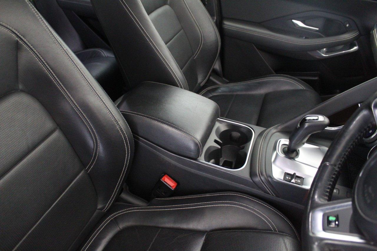 Jaguar E-Pace view 45