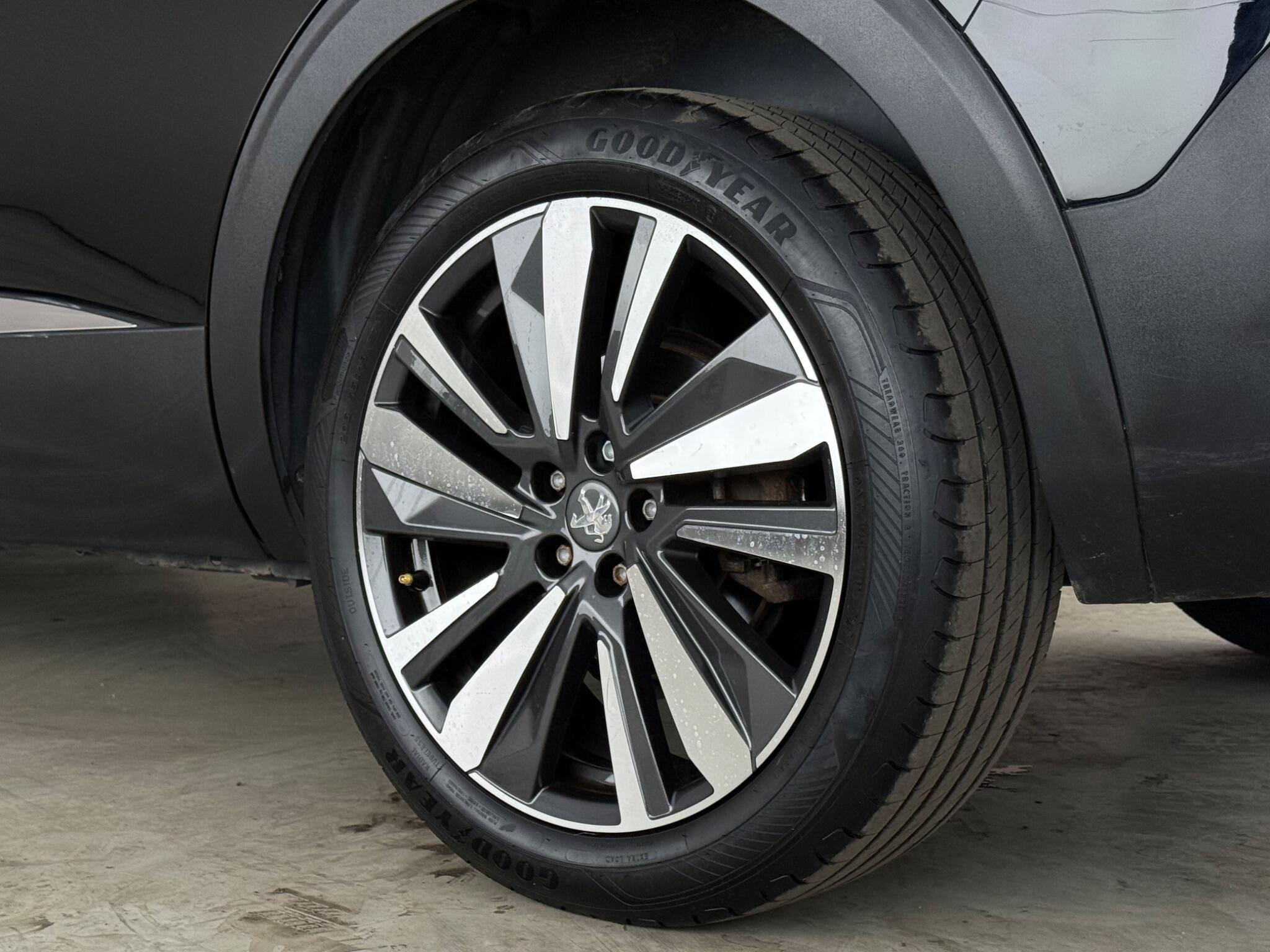 Peugeot 5008 view 9