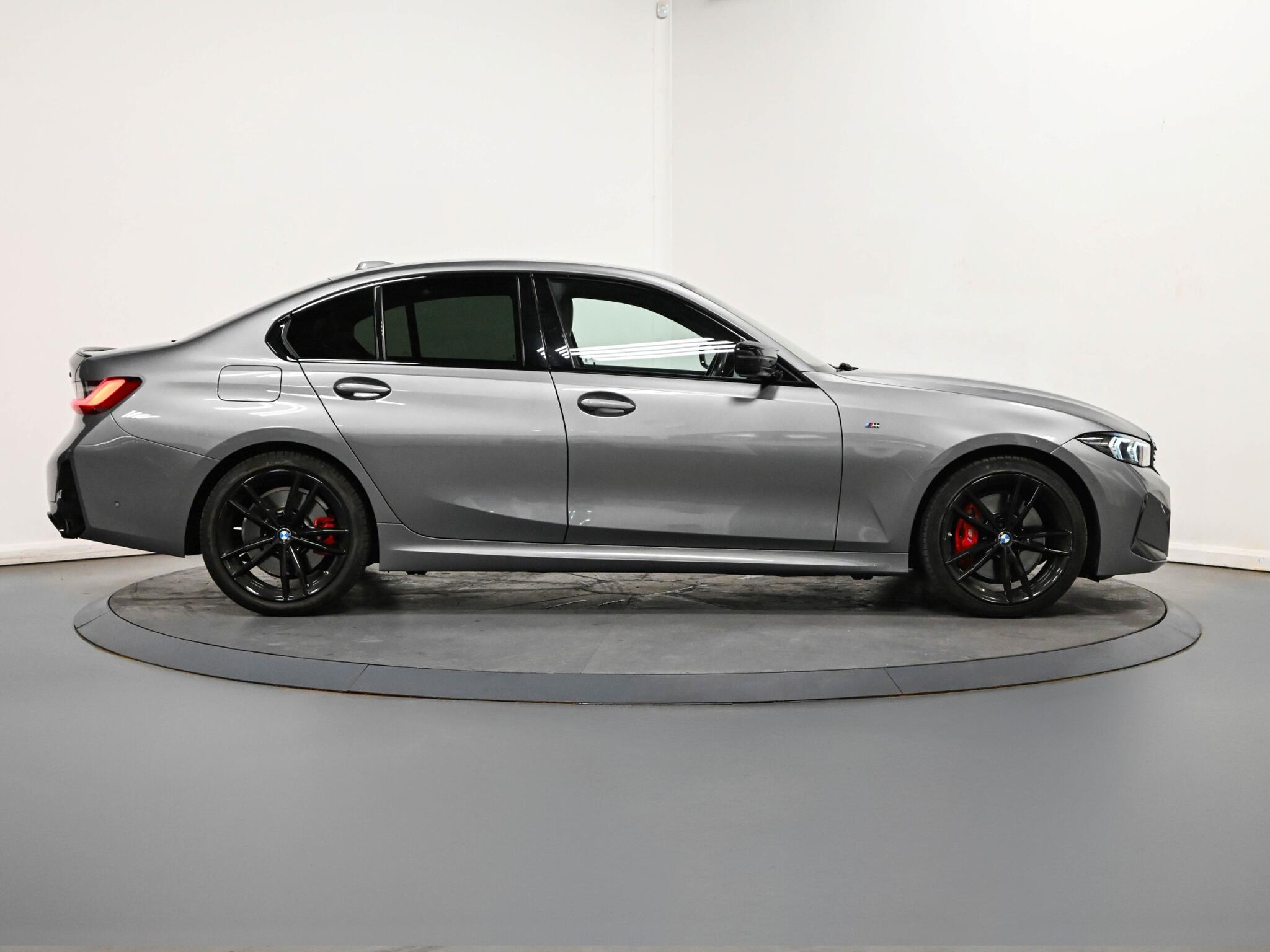 BMW 3 Series view 23