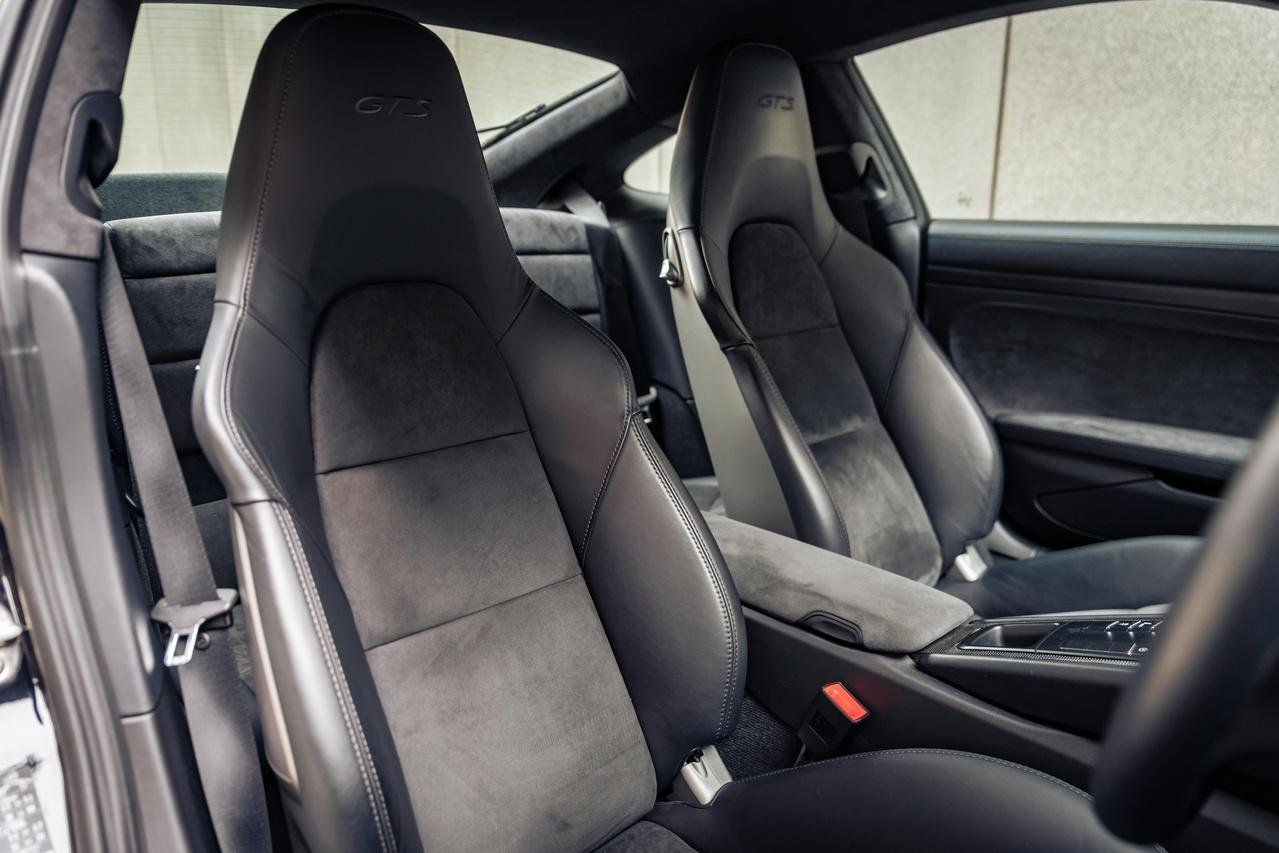 Porsche 911 view 13