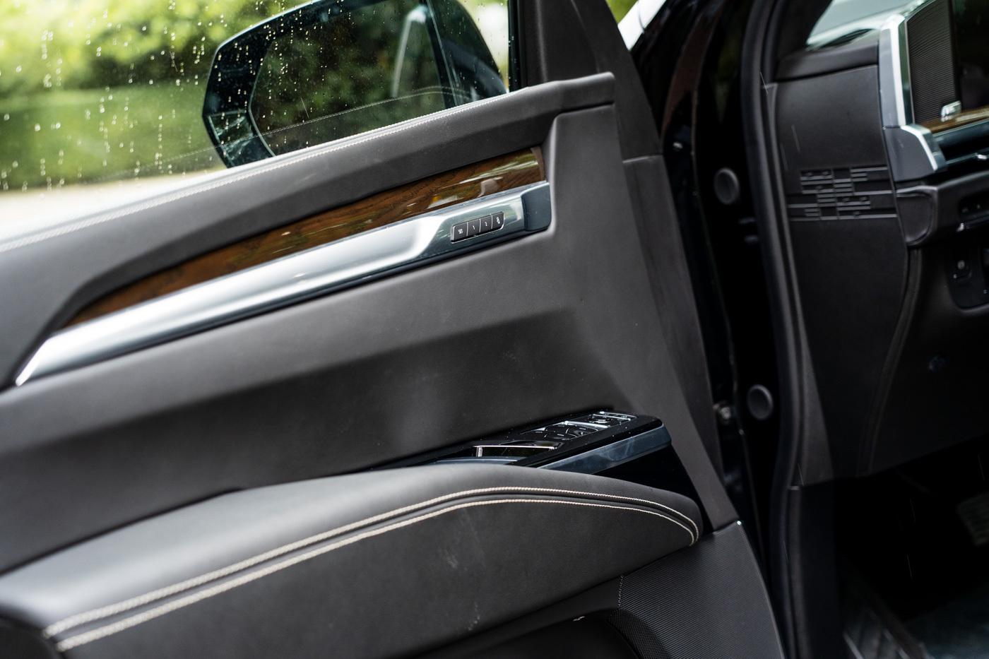 Cadillac Escalade view 24