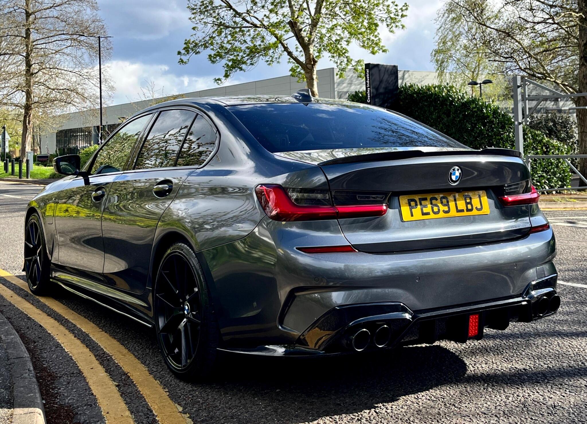 BMW 3 Series view 22