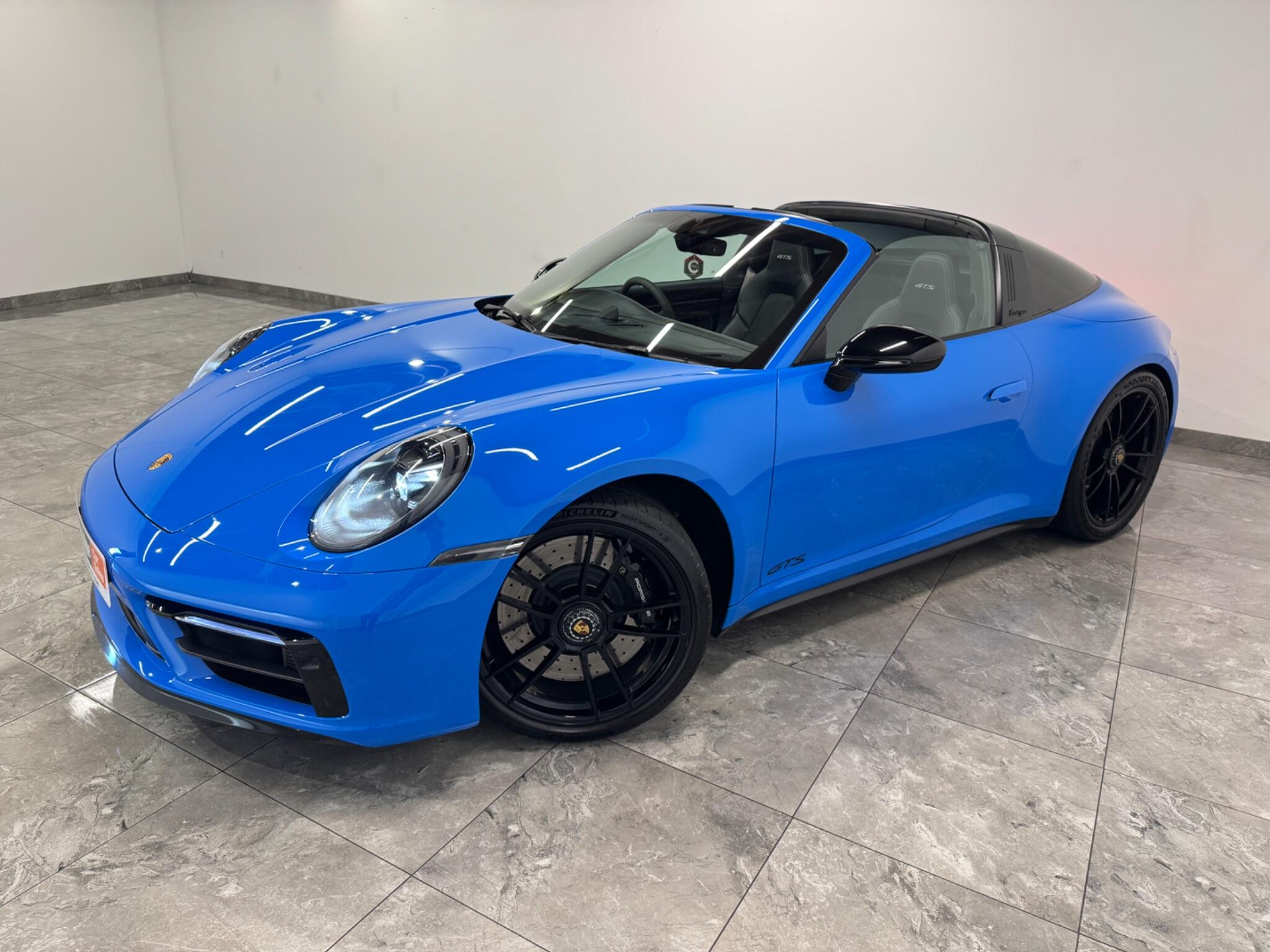 Porsche 911 view 4