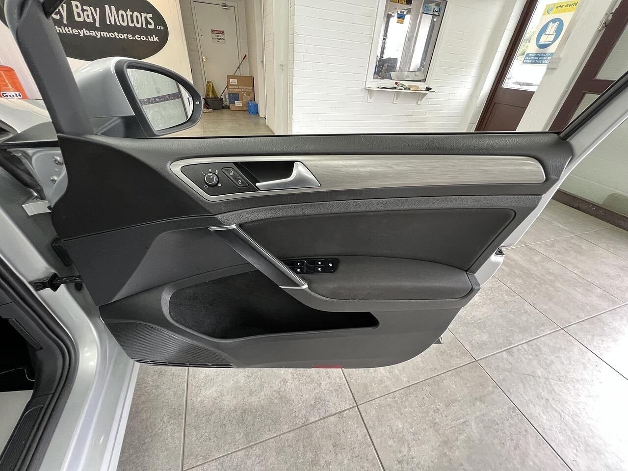 Volkswagen Golf view 14