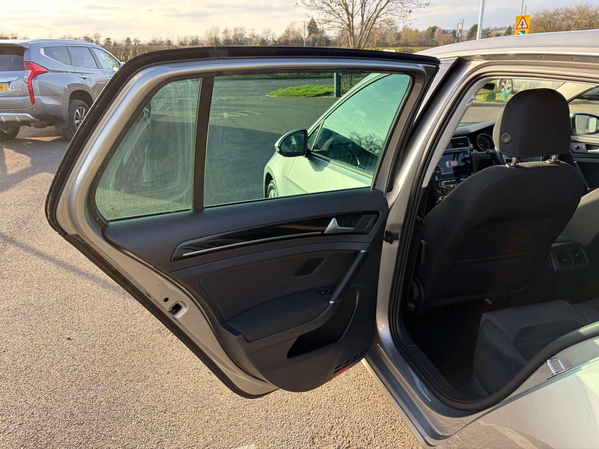Volkswagen Golf view 19