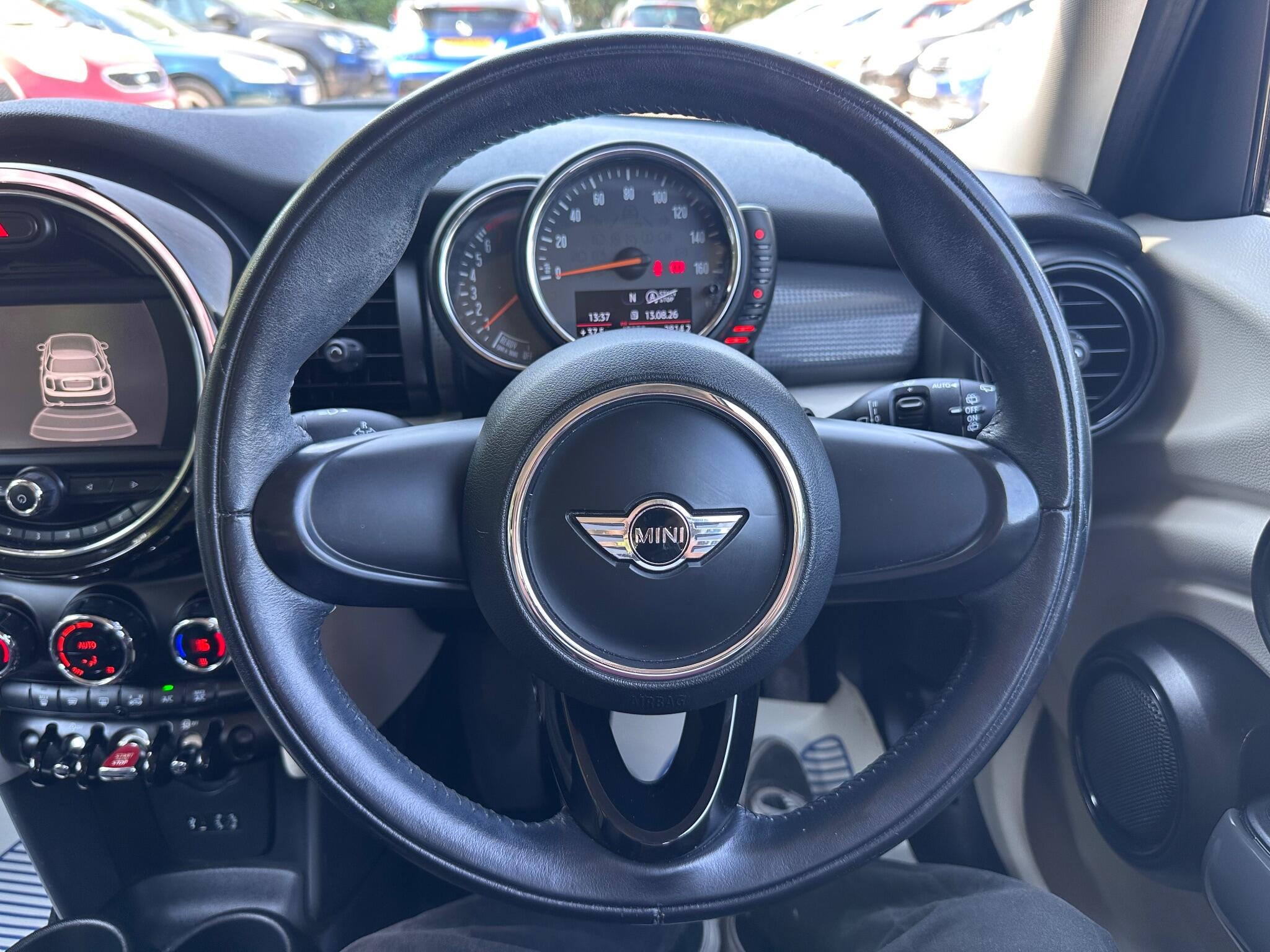 MINI Hatch view 27