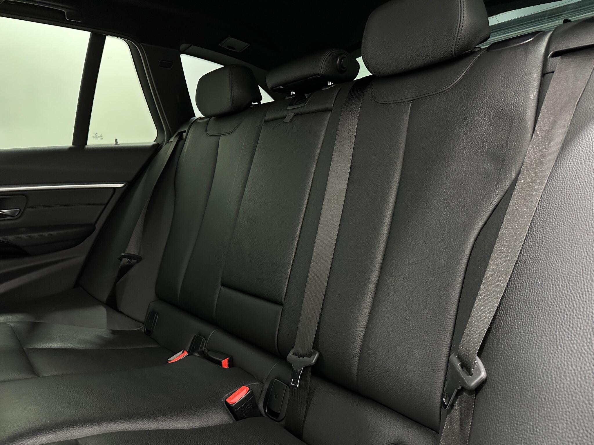 BMW 3 Series view 40