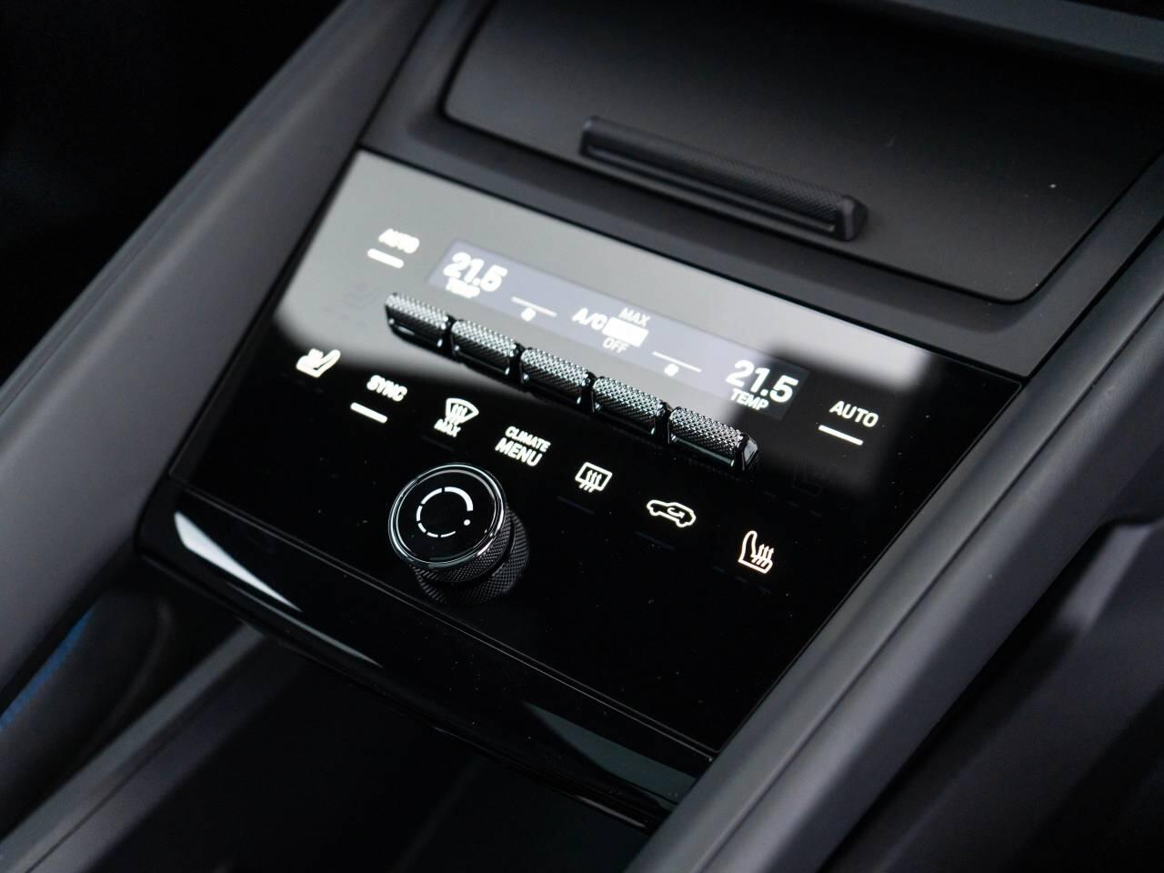 Porsche Macan view 25