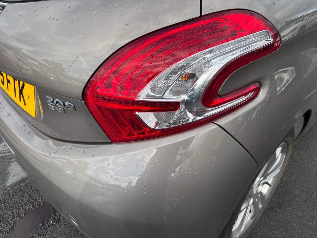 Peugeot 208 view 16