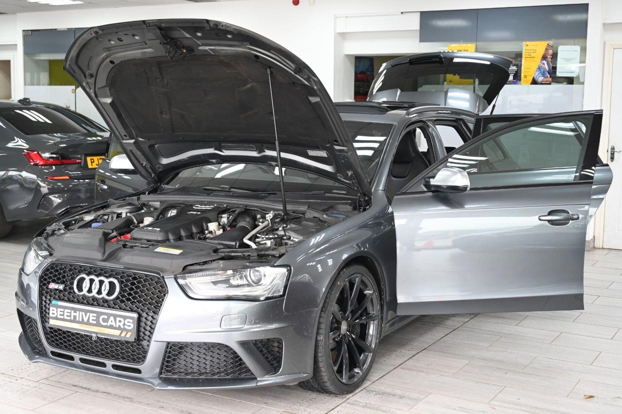Audi RS4 Avant view 12