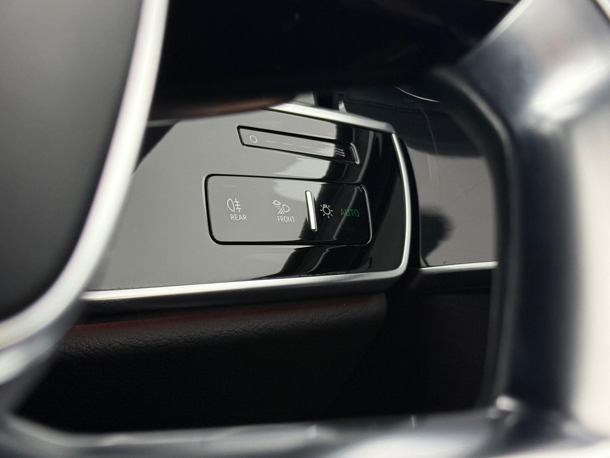 Audi A8 view 24