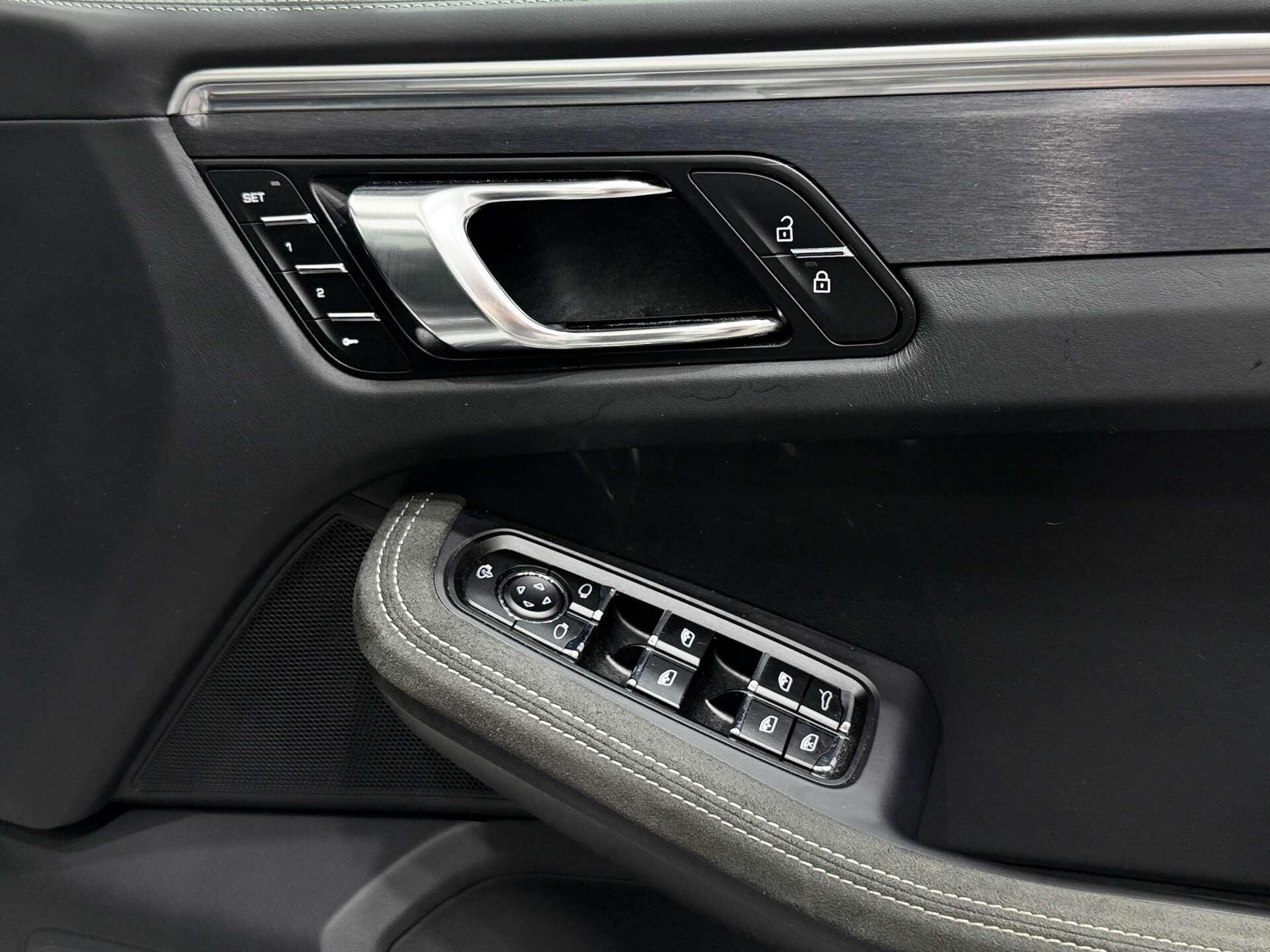 Porsche Macan view 49