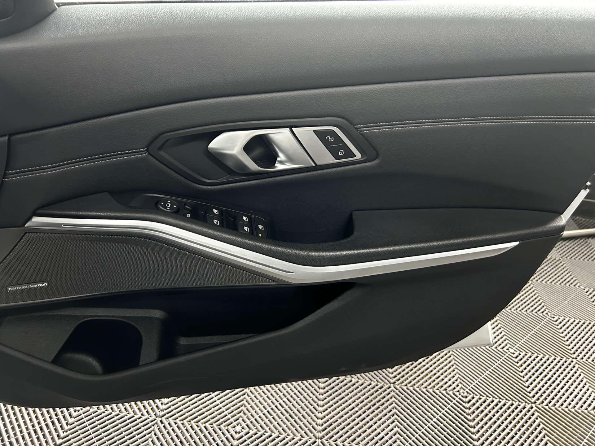 BMW 3 Series view 39