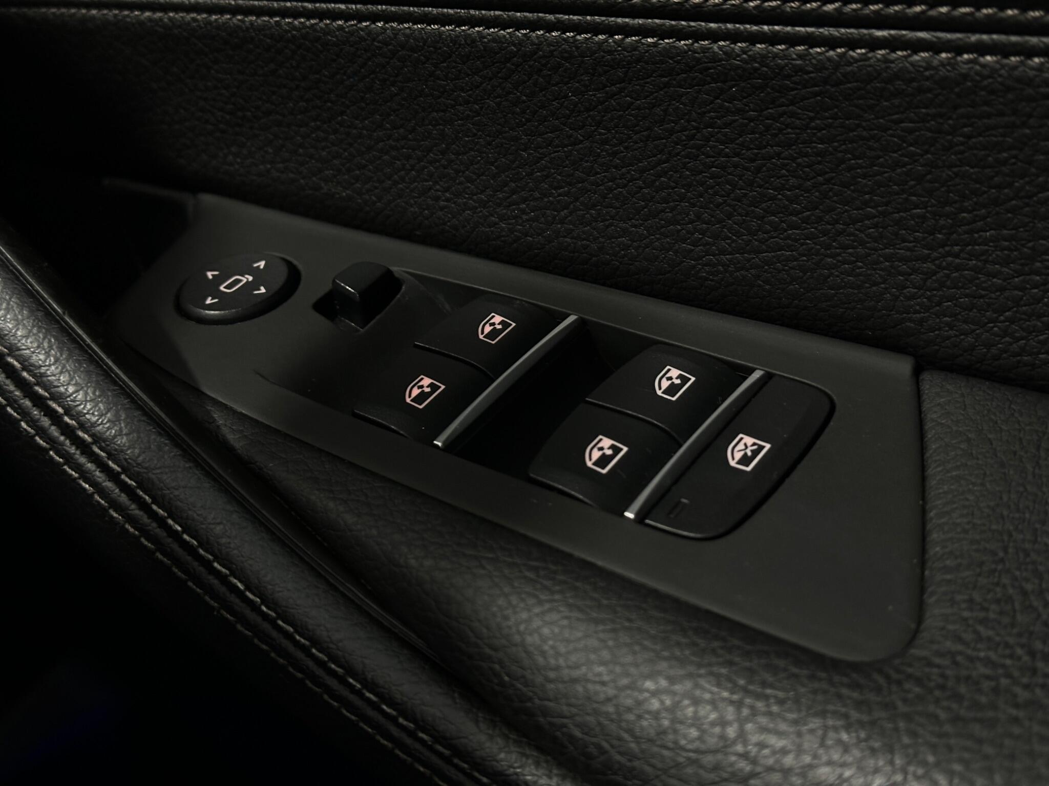 BMW 5 Series view 18