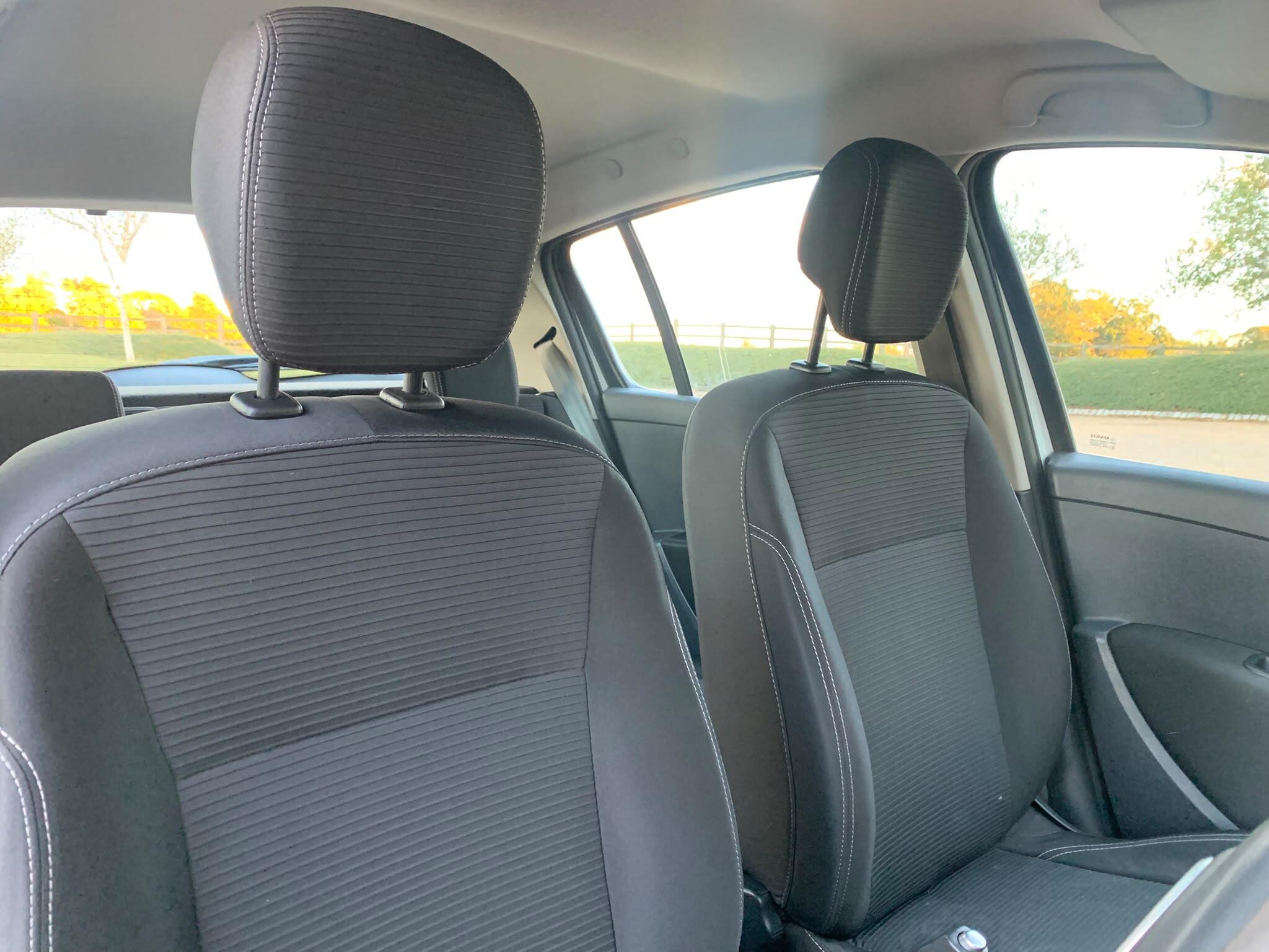 Renault Clio - Image 17