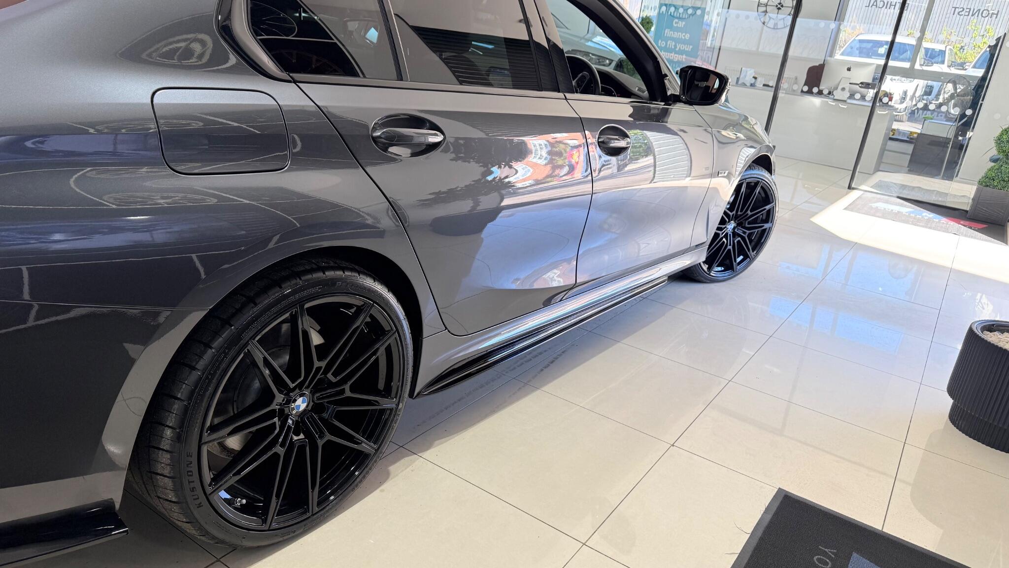 BMW 3 Series view 23