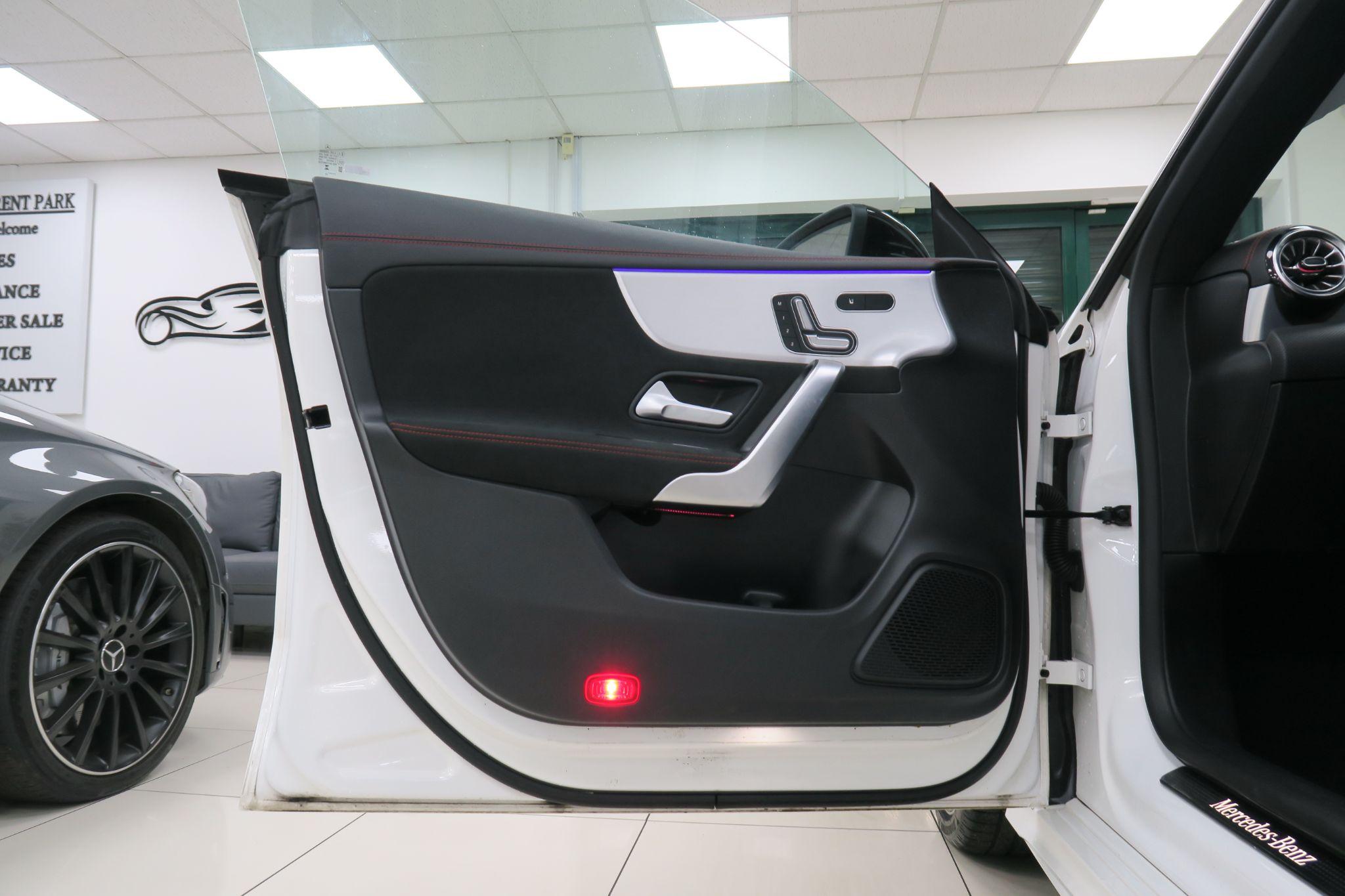 Mercedes-Benz Cla view 12