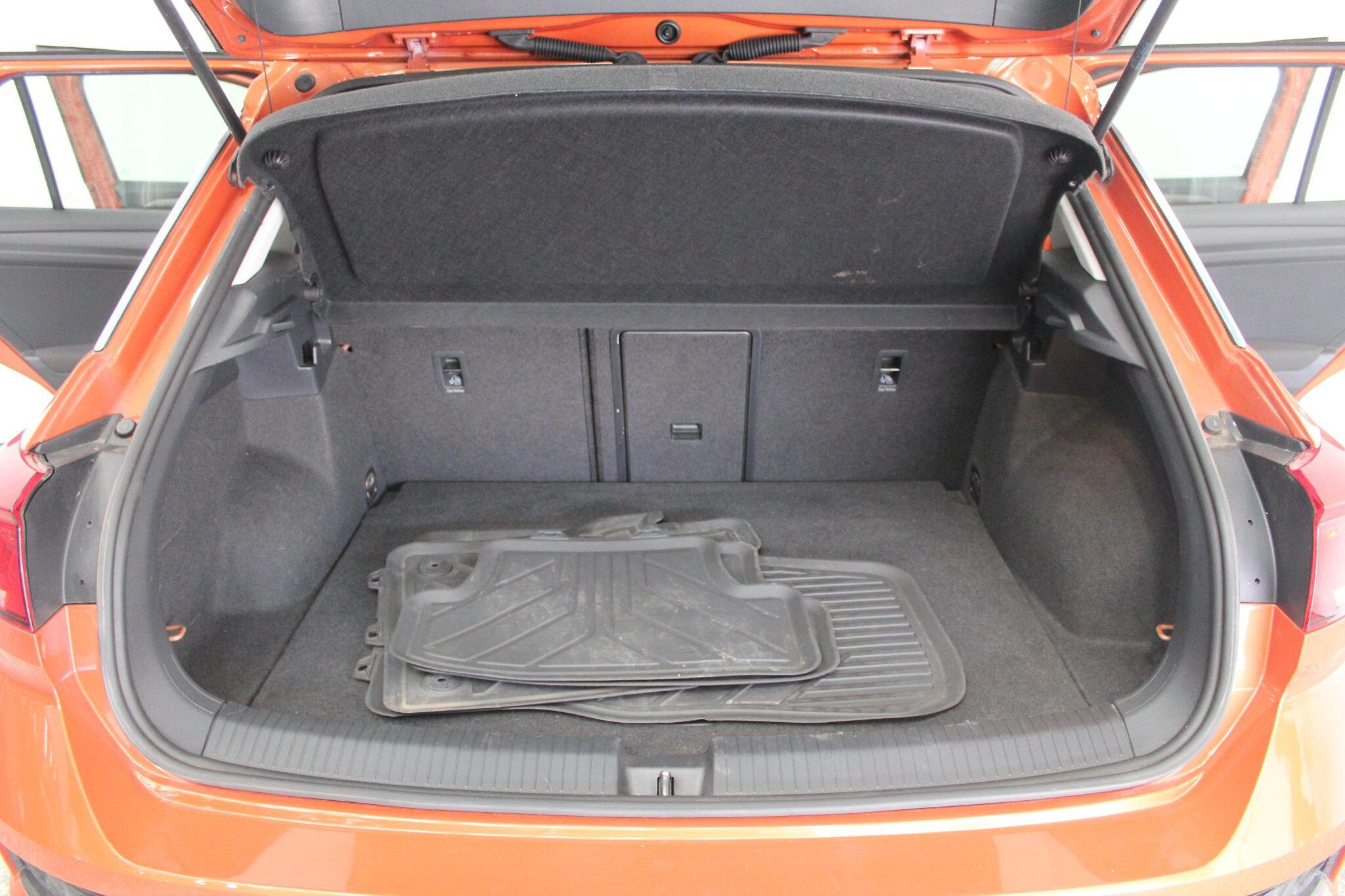 Volkswagen T-Roc view 23