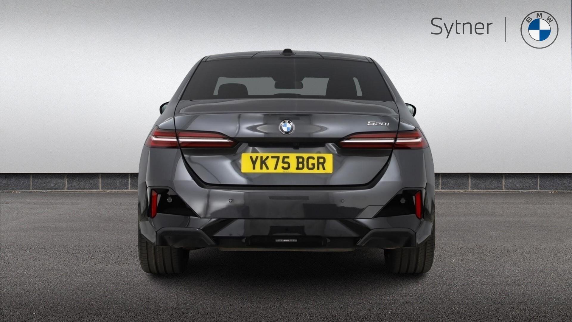 BMW 5 Series view 15