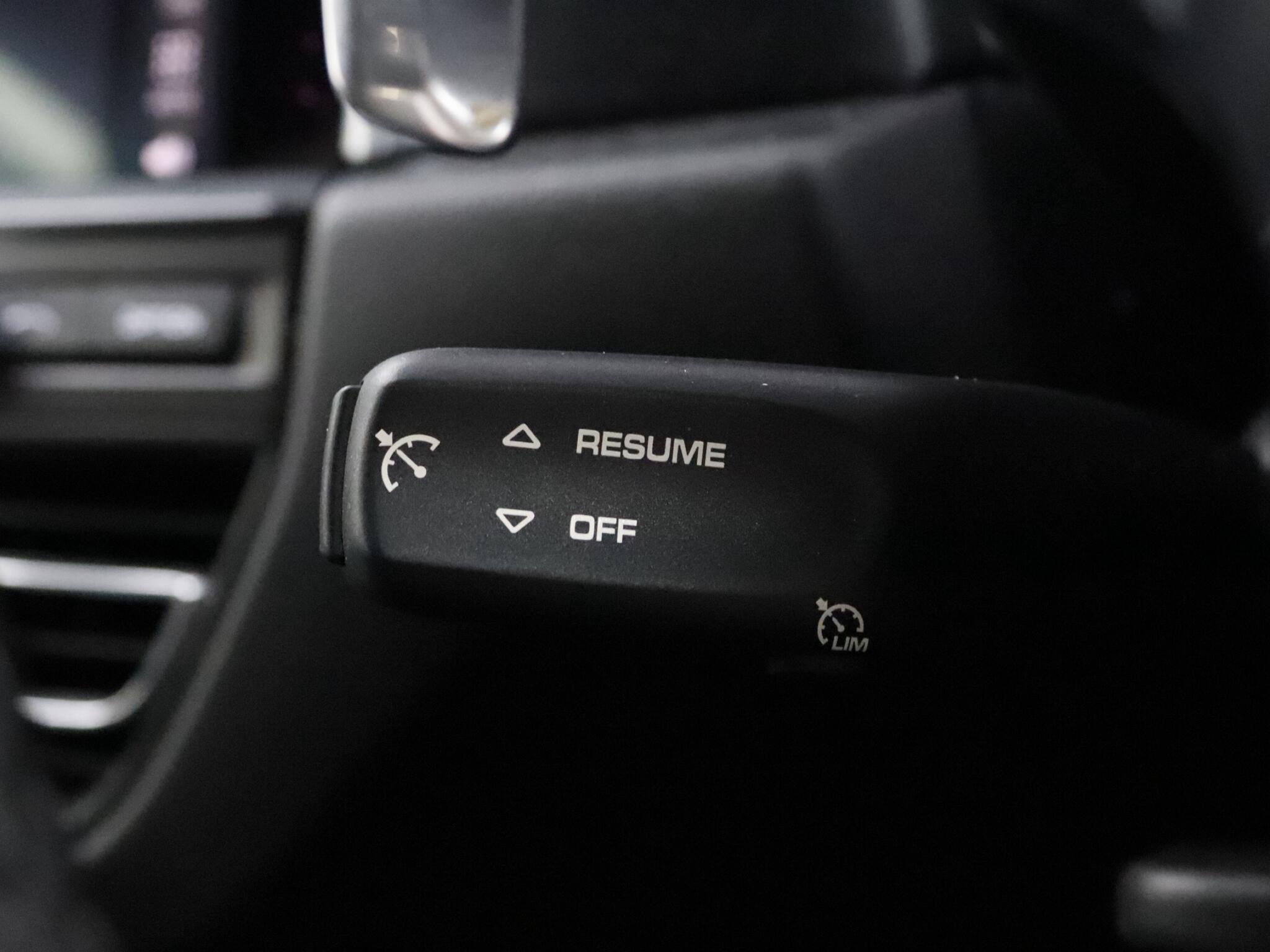 Porsche Macan view 34