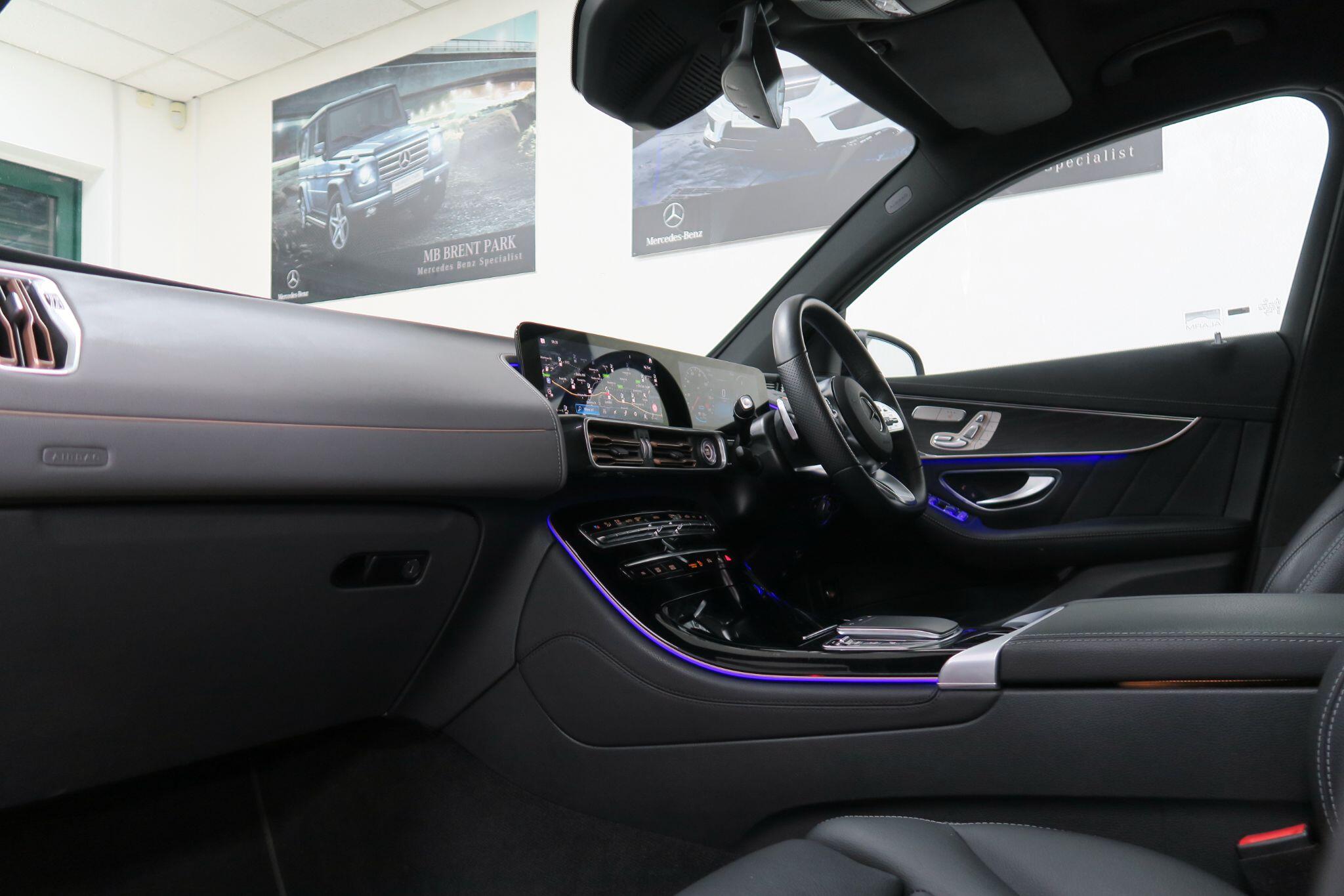 Mercedes-Benz EQC view 8