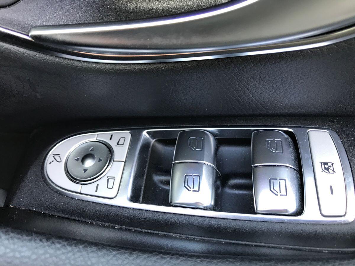 Mercedes-Benz E-Class view 23