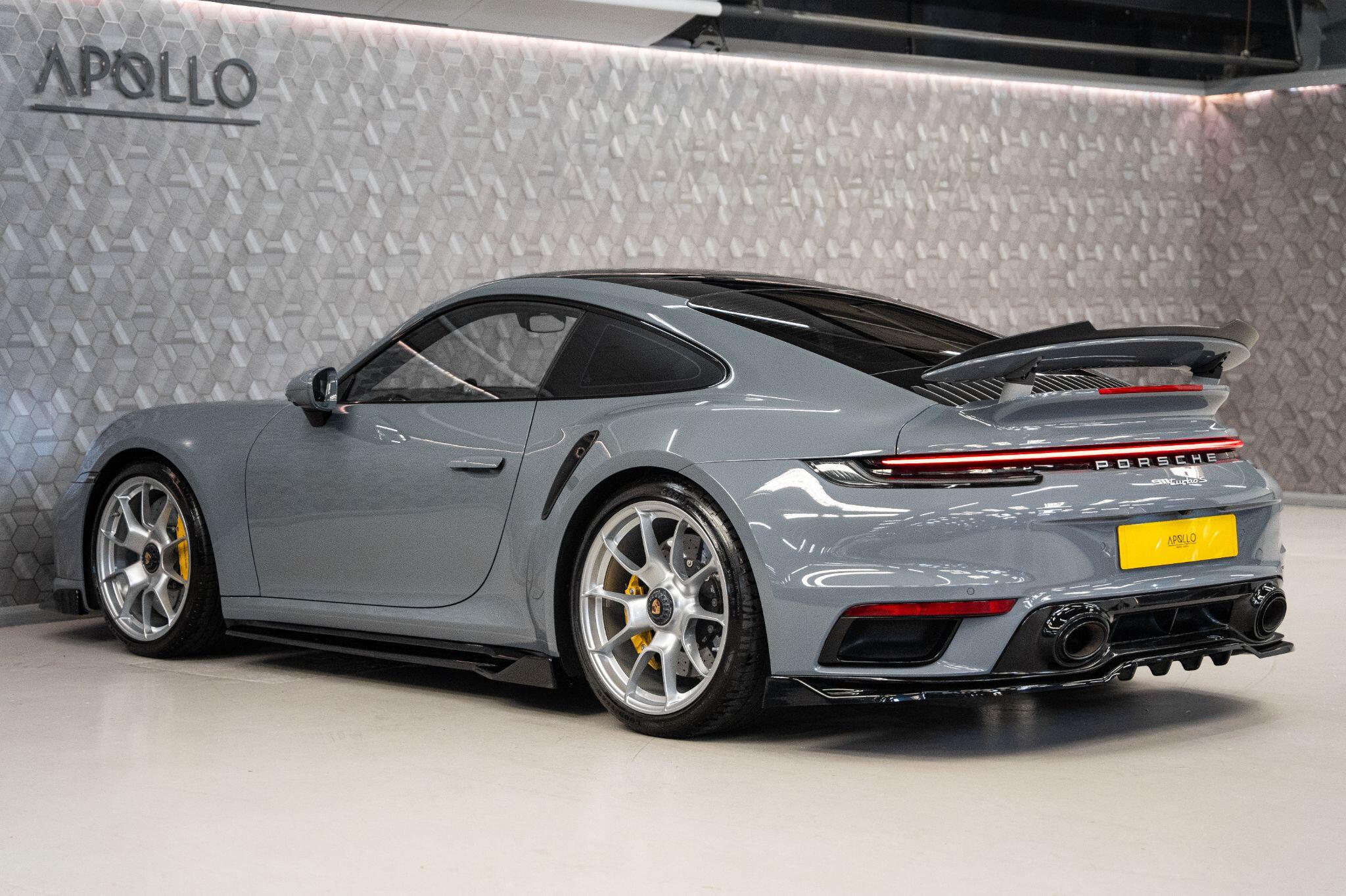 Porsche 911 view 11