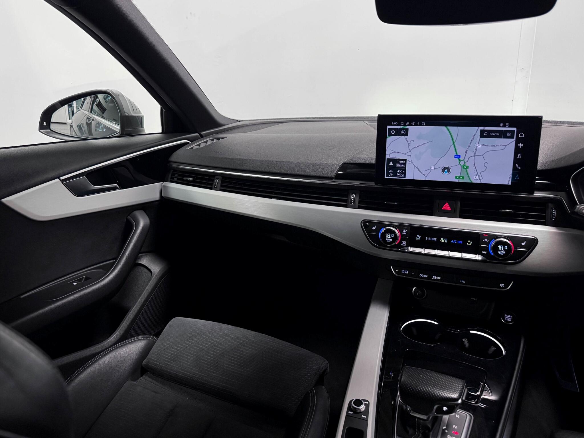 Audi A4 view 12