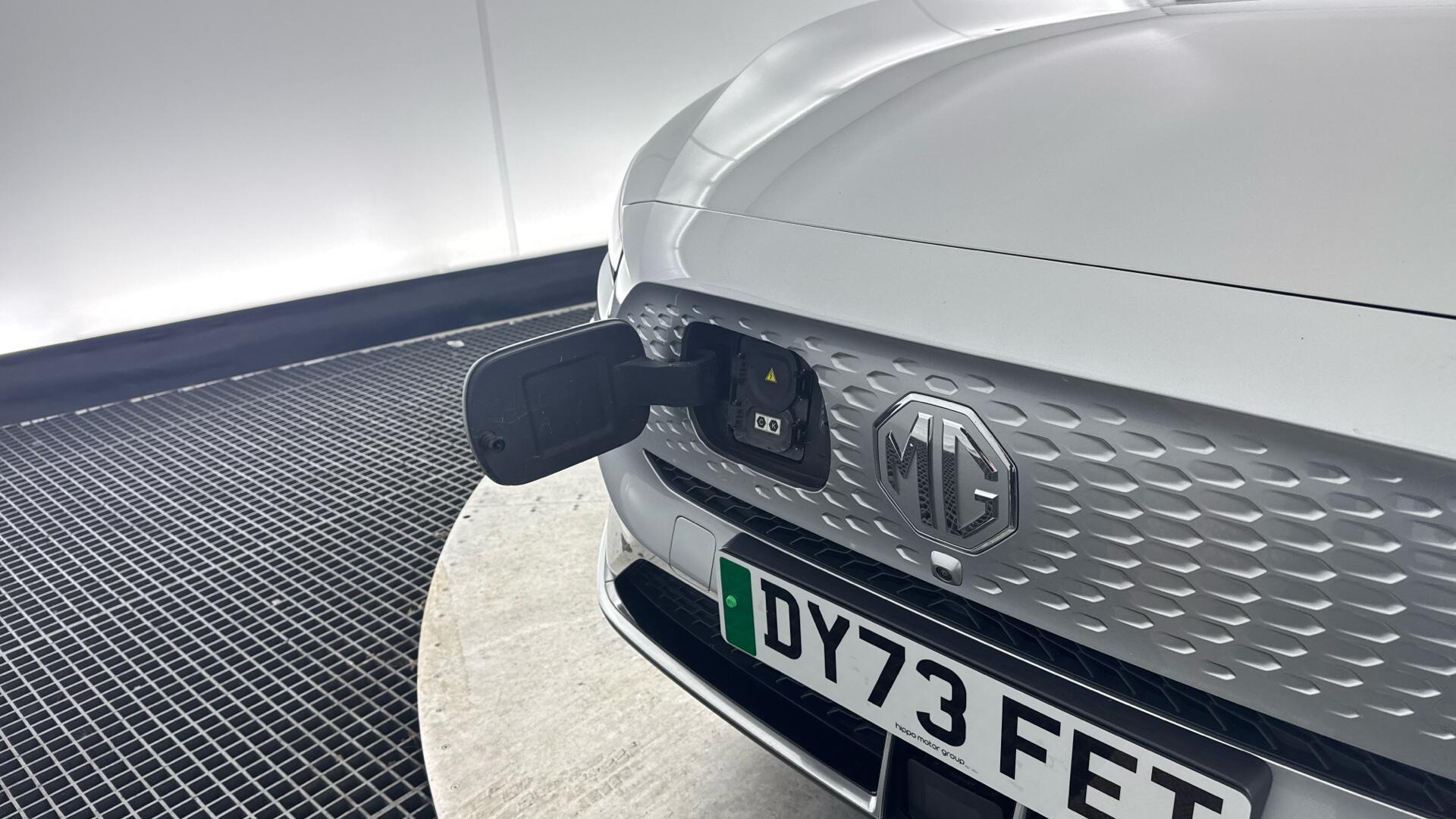 MG ZS view 25