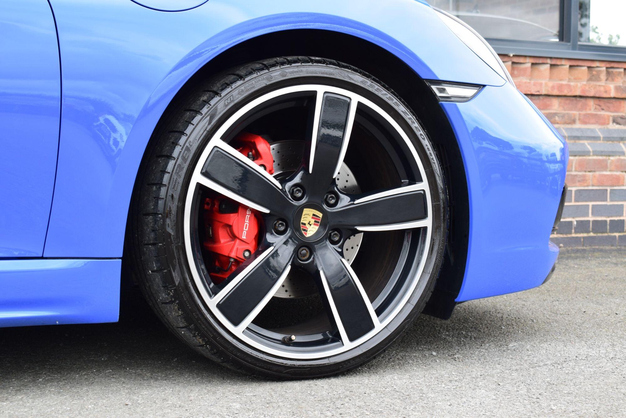 Porsche Cayman view 50