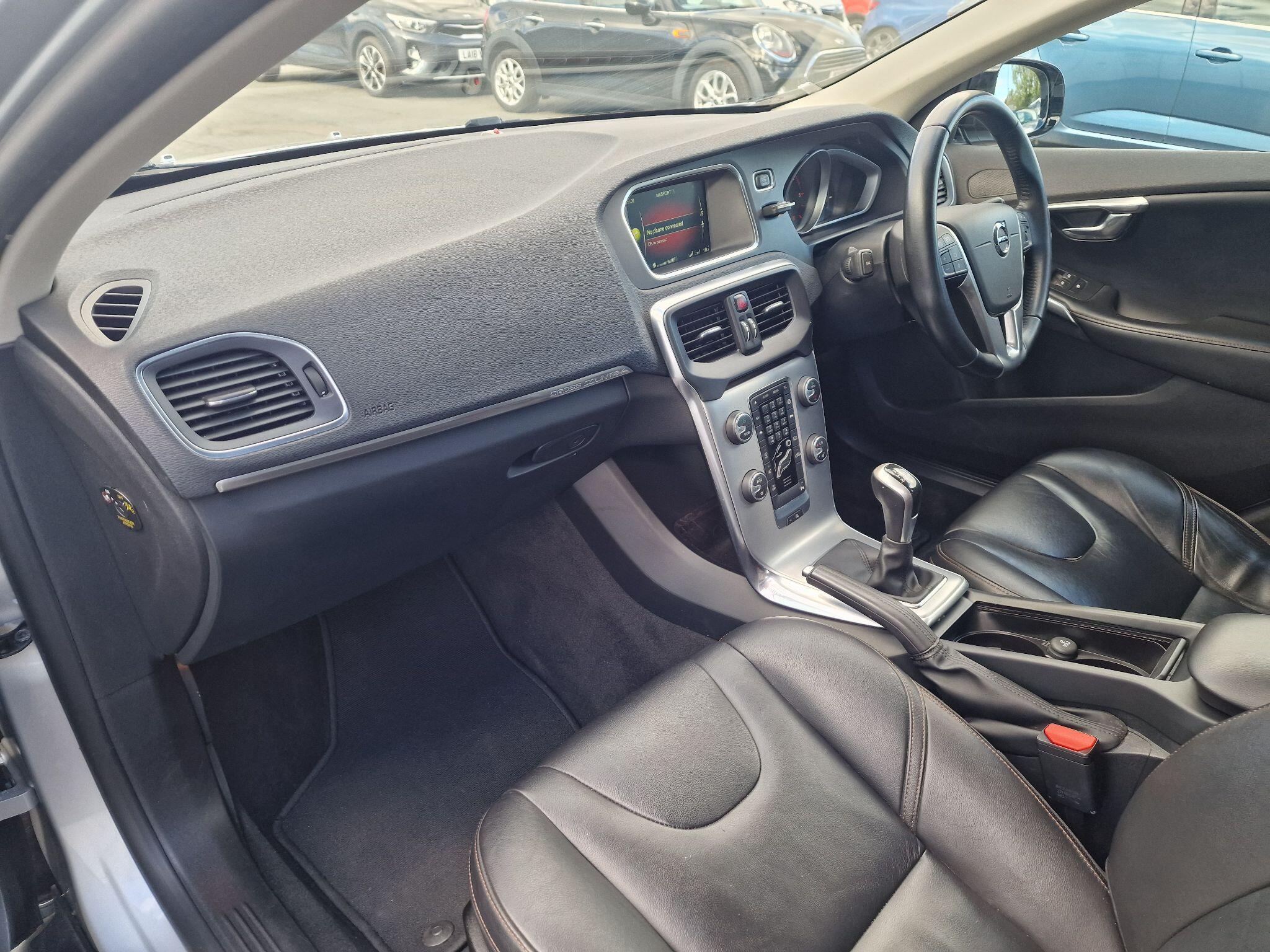 Volvo V40 Cross Country view 22