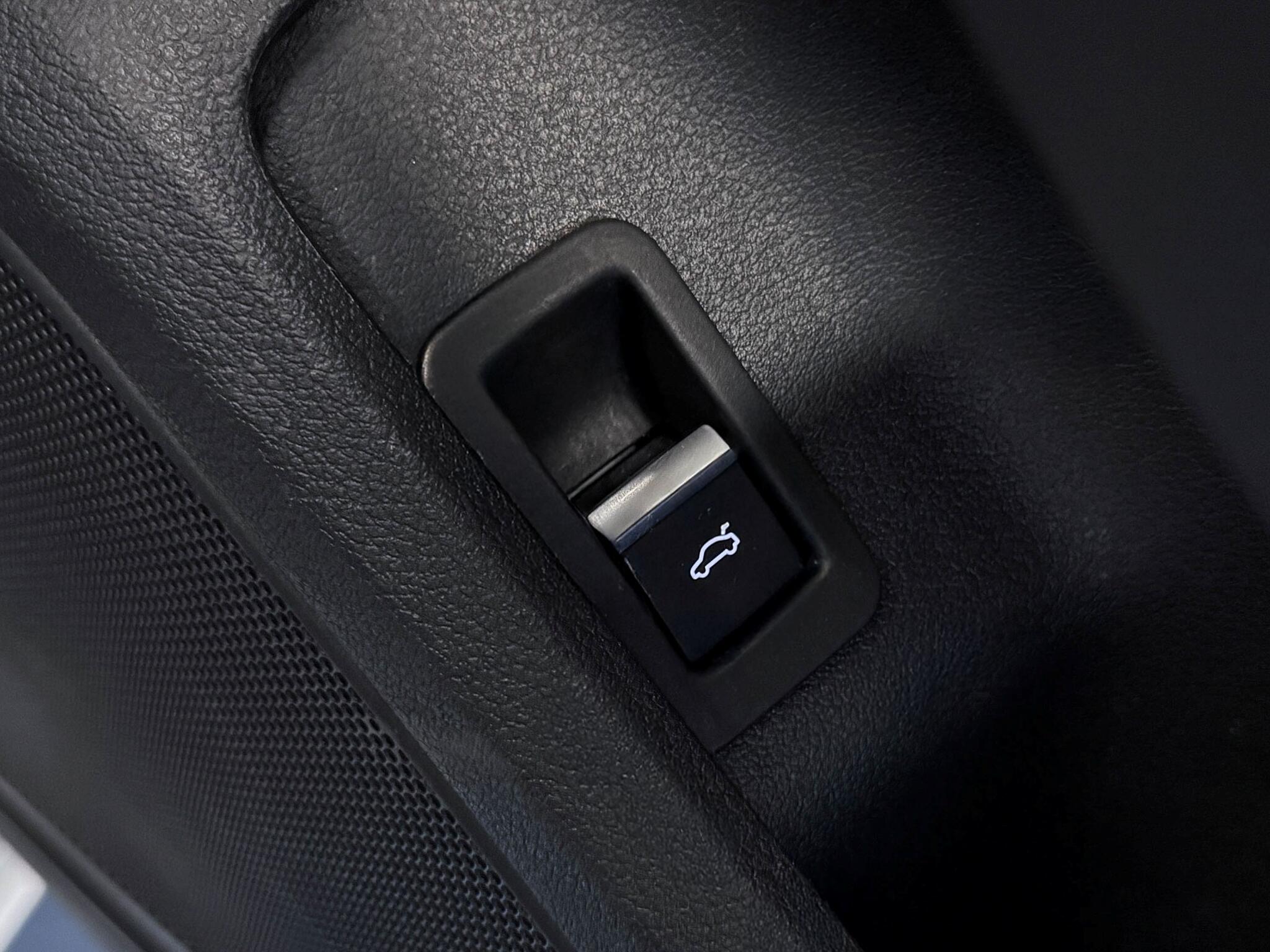 Audi S4 view 27