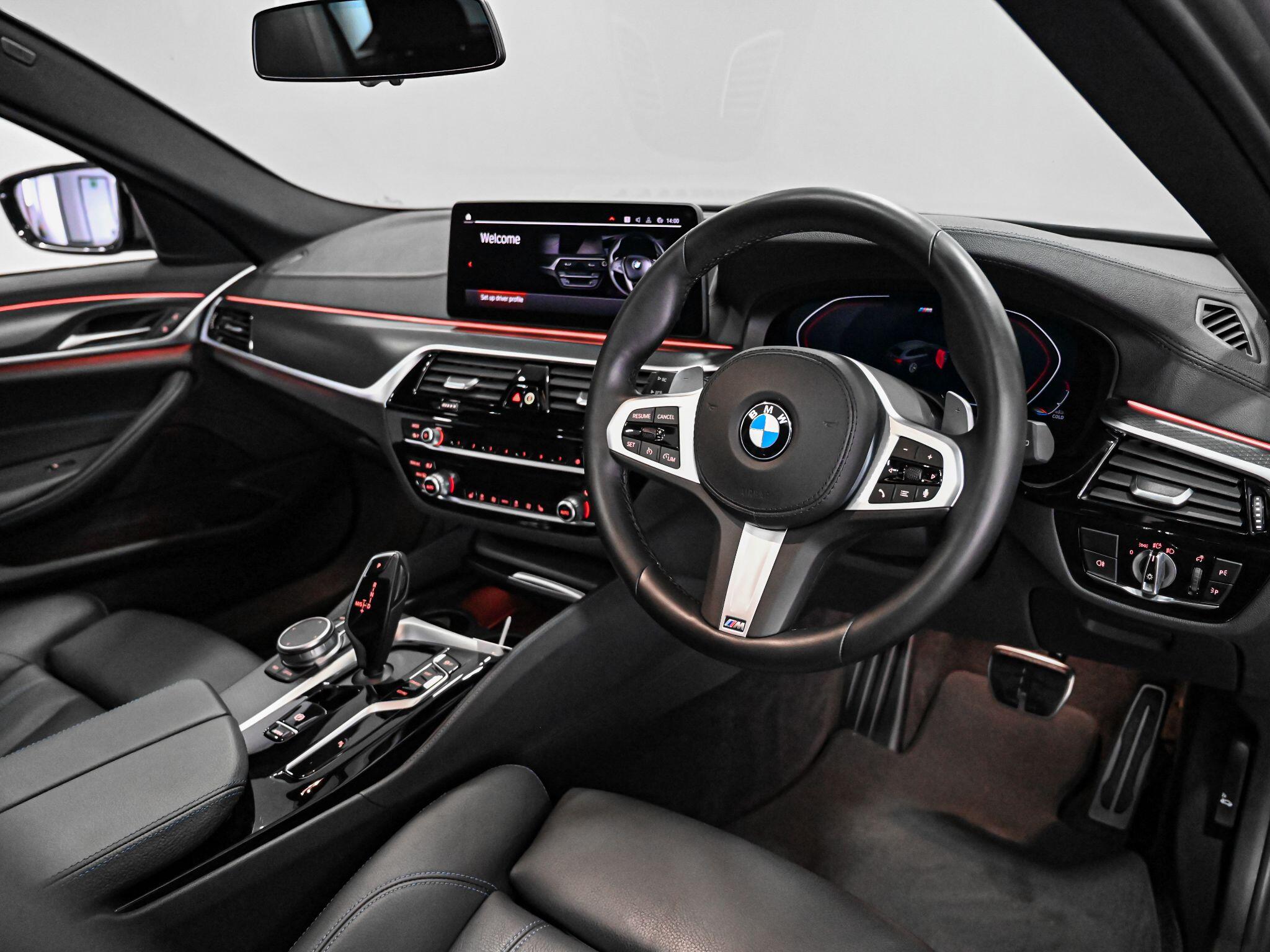 BMW 5 Series view 9