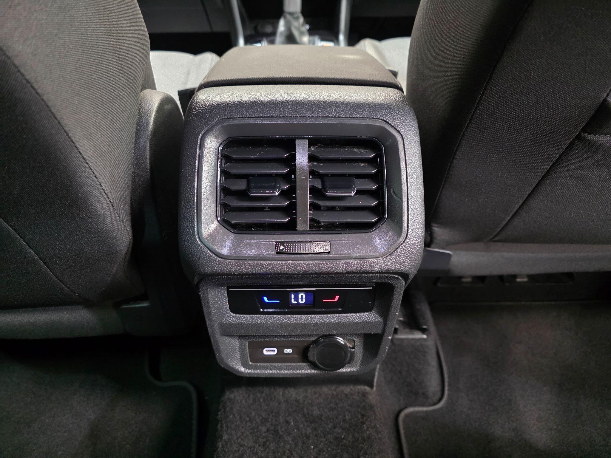 Volkswagen Tiguan view 24