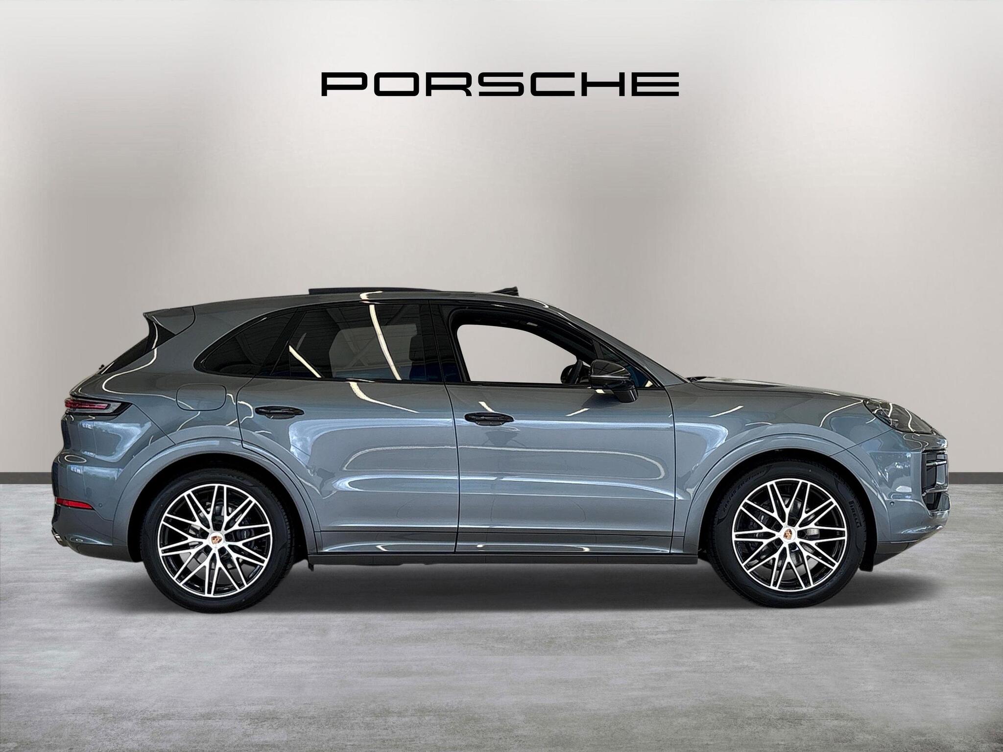 Porsche Cayenne view 8