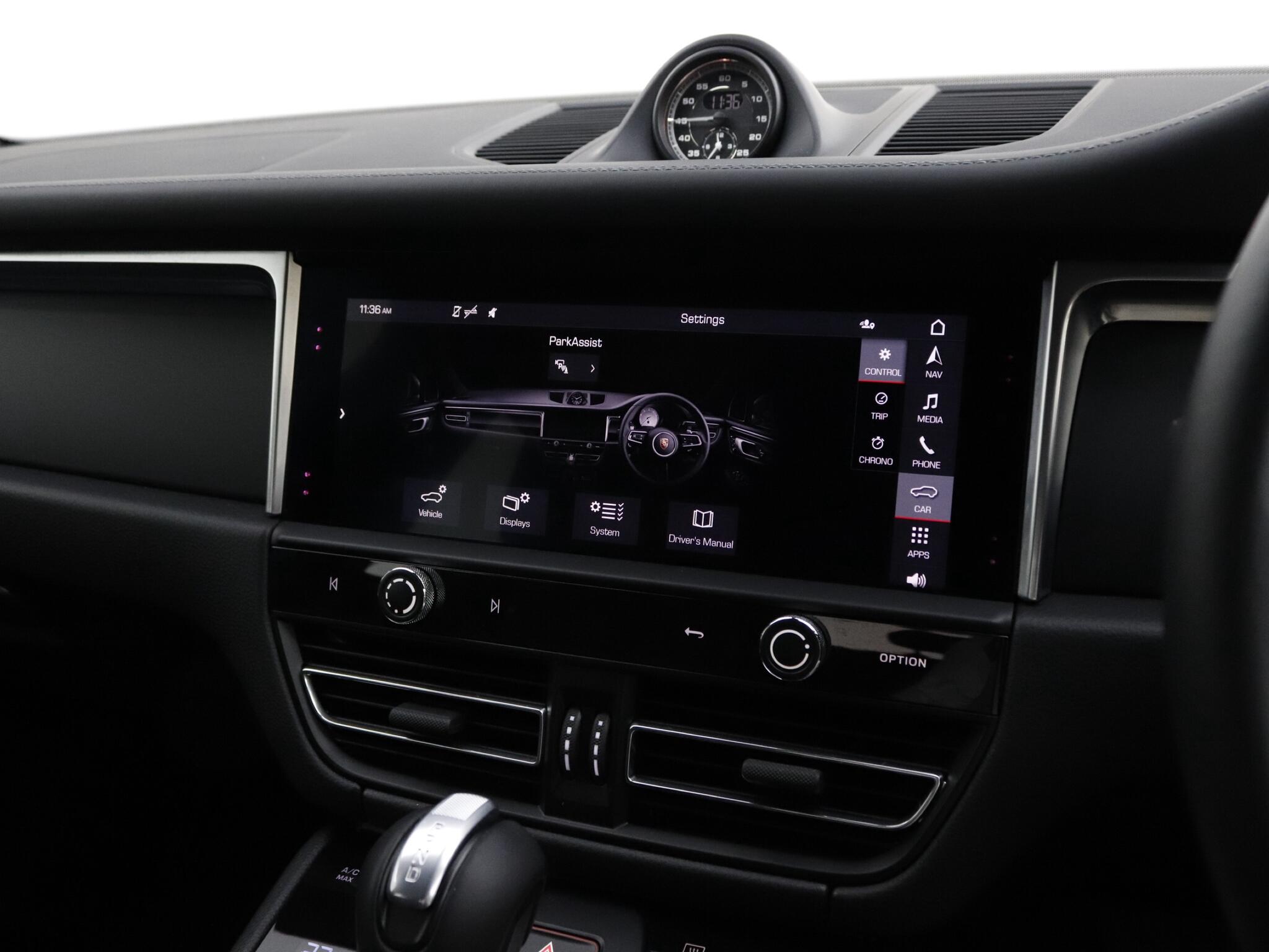 Porsche Macan view 31