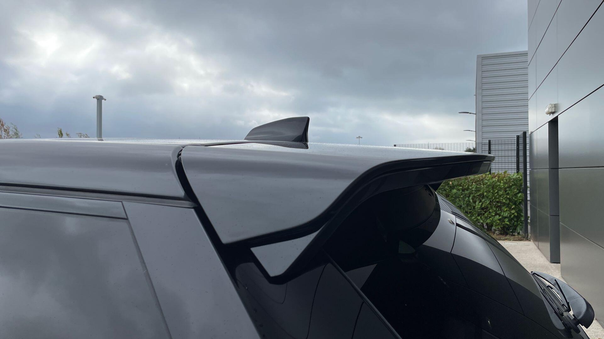 Land Rover Discovery Sport view 32
